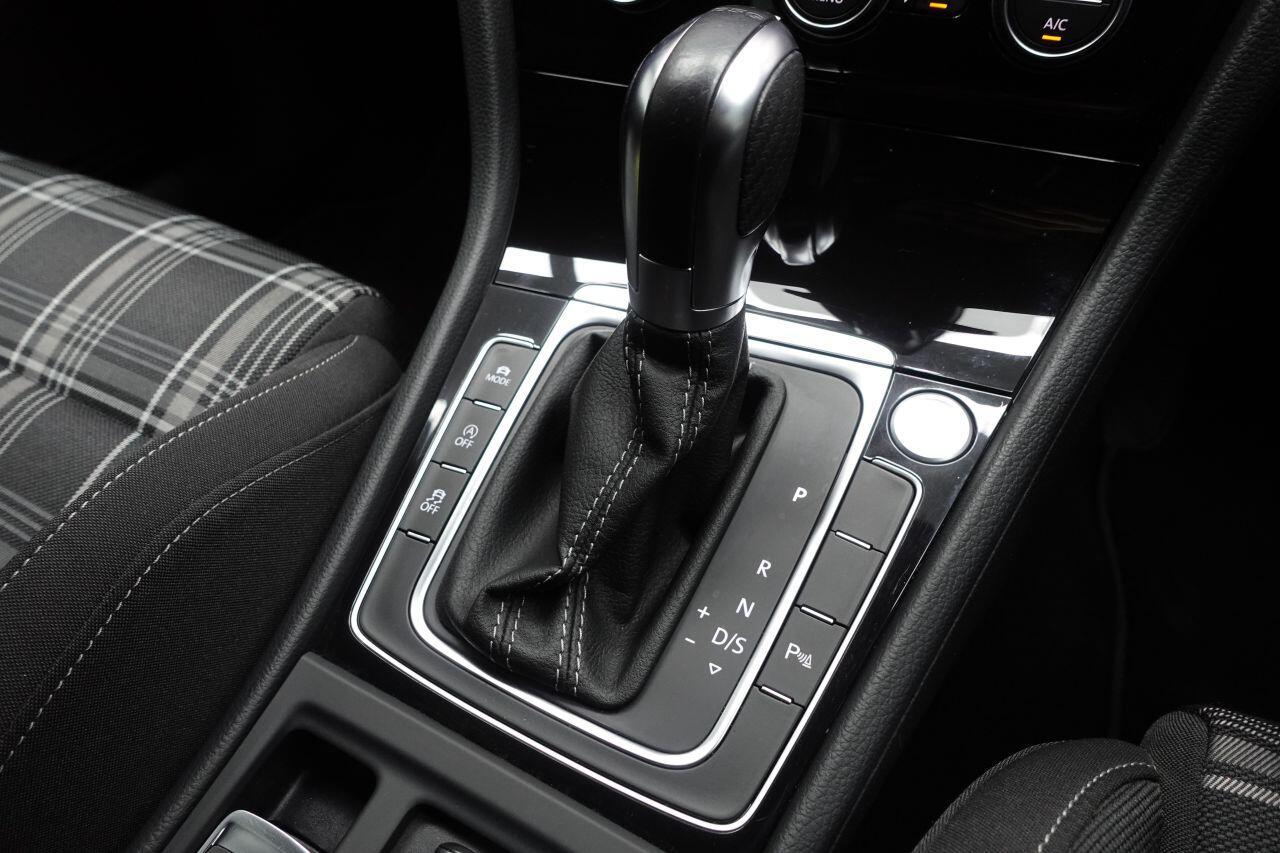 Volkswagen Golf - Image 36