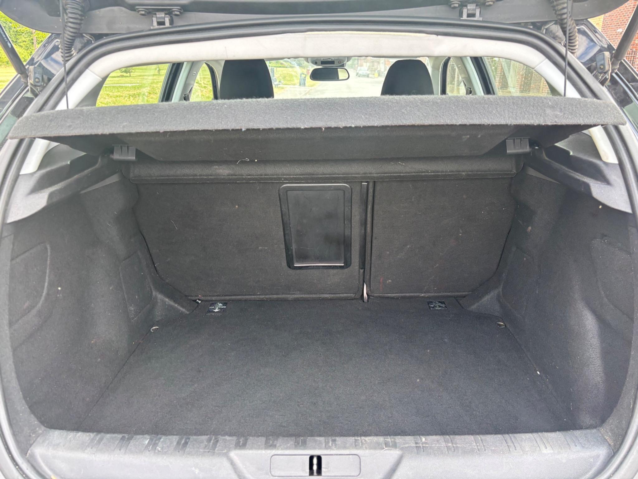 Peugeot 308 - Image 14