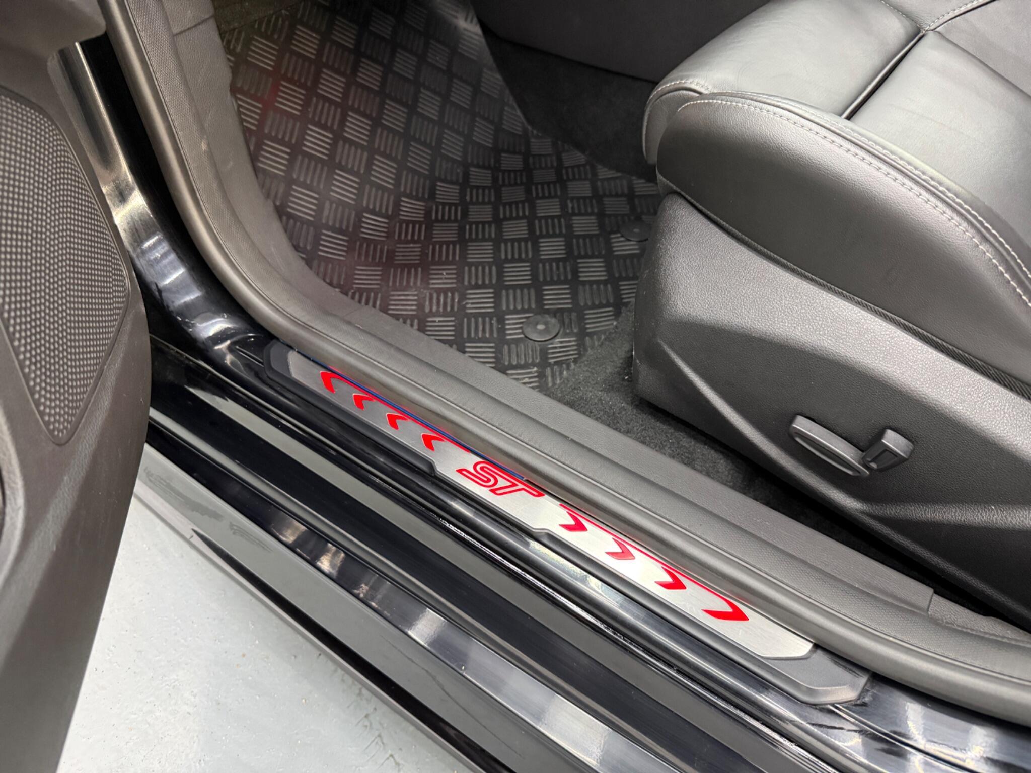 Ford Focus - Image 30