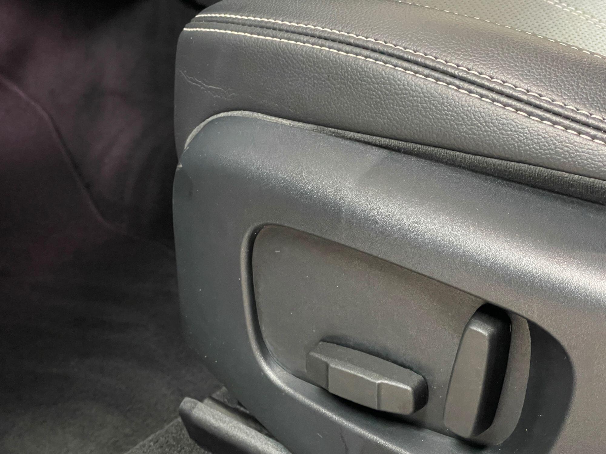 Land Rover Range Rover Velar - Image 38