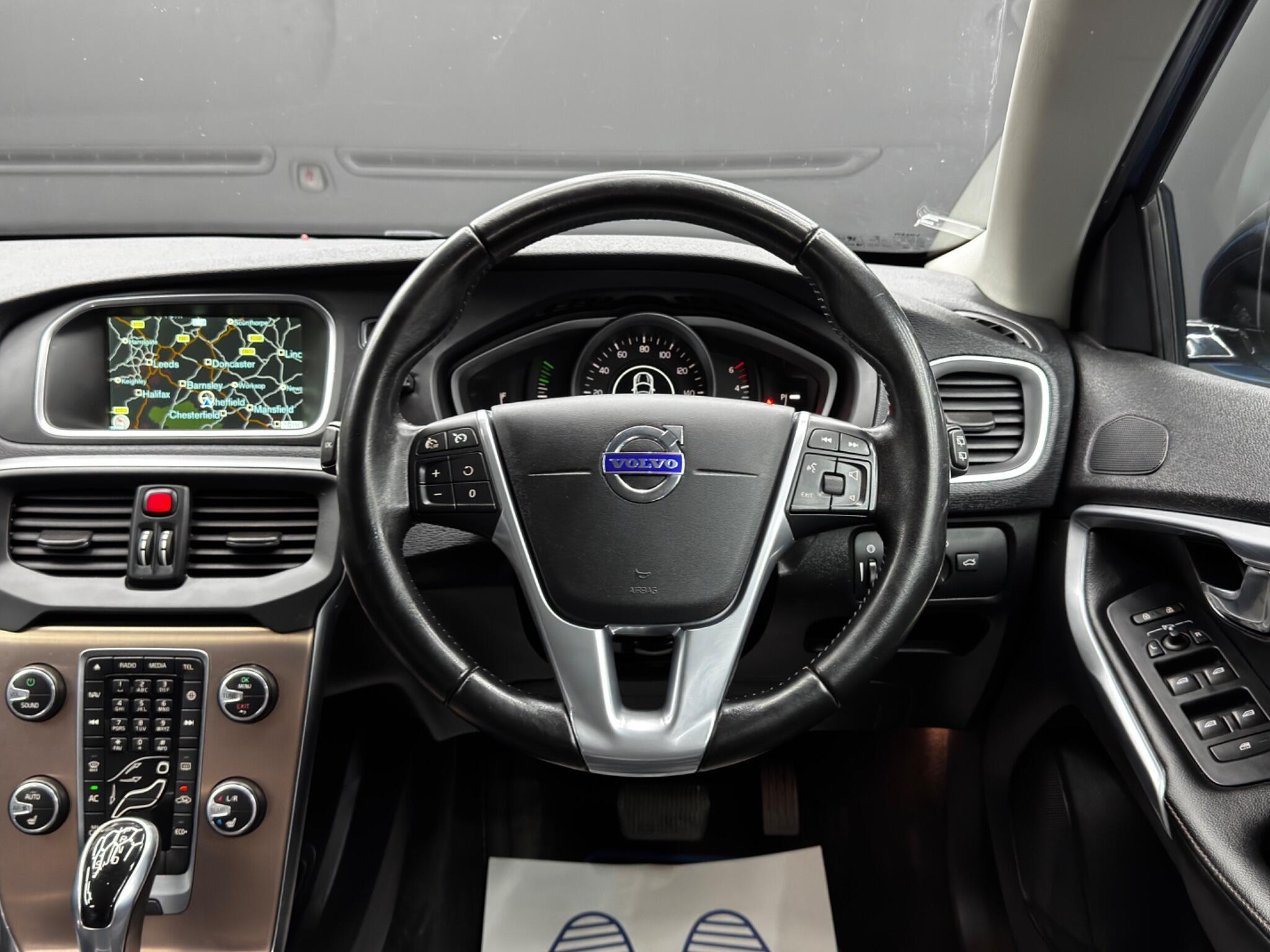 Volvo V40 CROSS COUNTRY - Image 18
