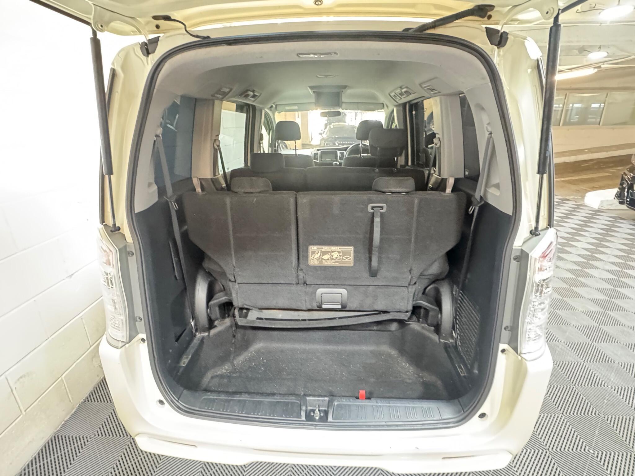 Honda Stepwagon - Image 11