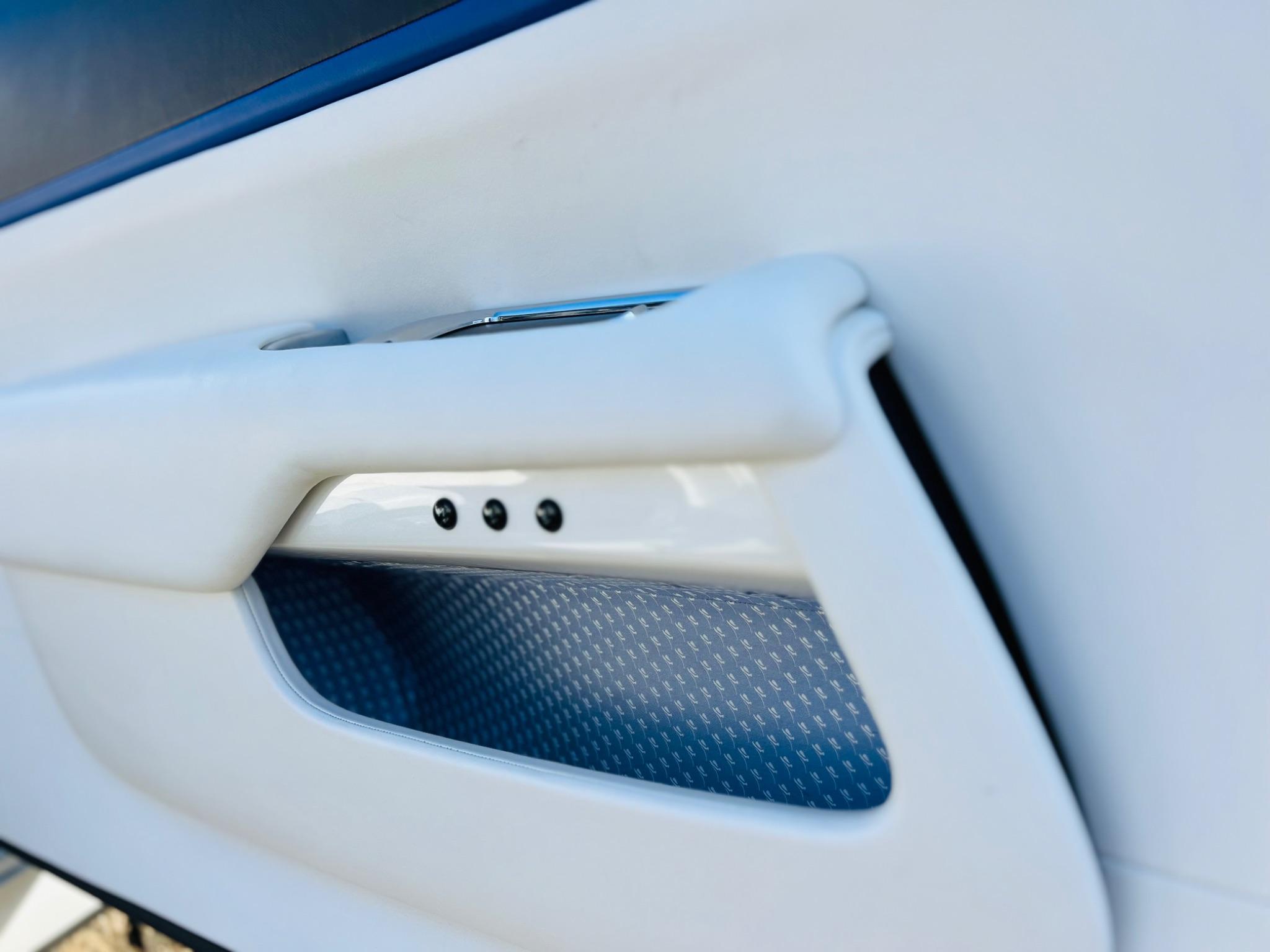 Rolls-Royce Dawn - Image 42