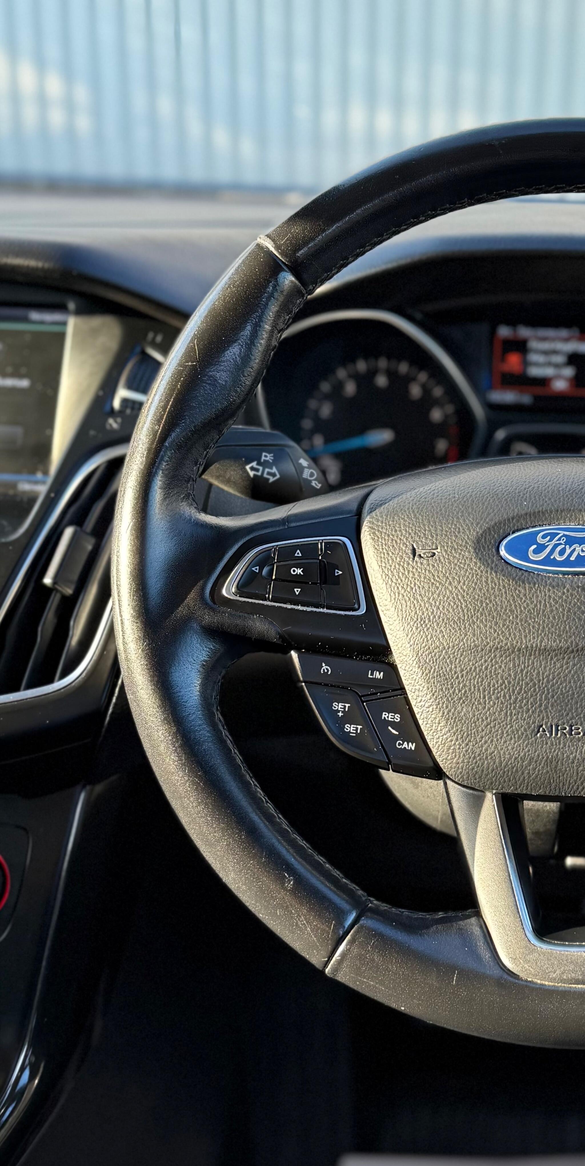 Ford Focus - Image 30