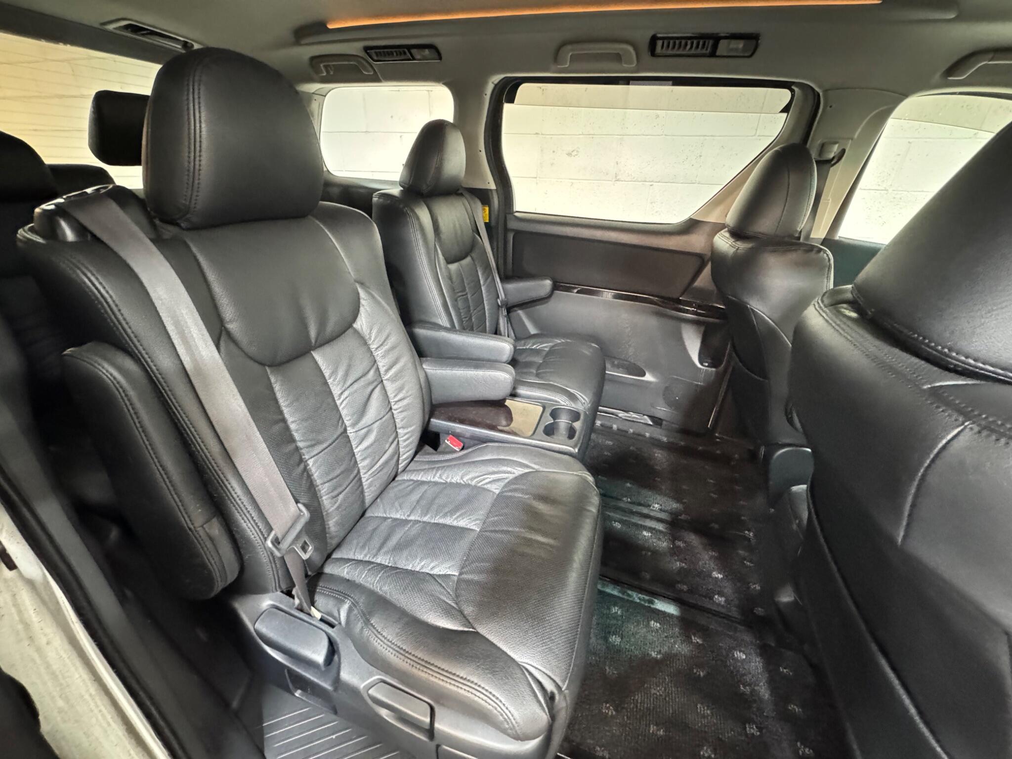 Toyota Vellfire - Image 12