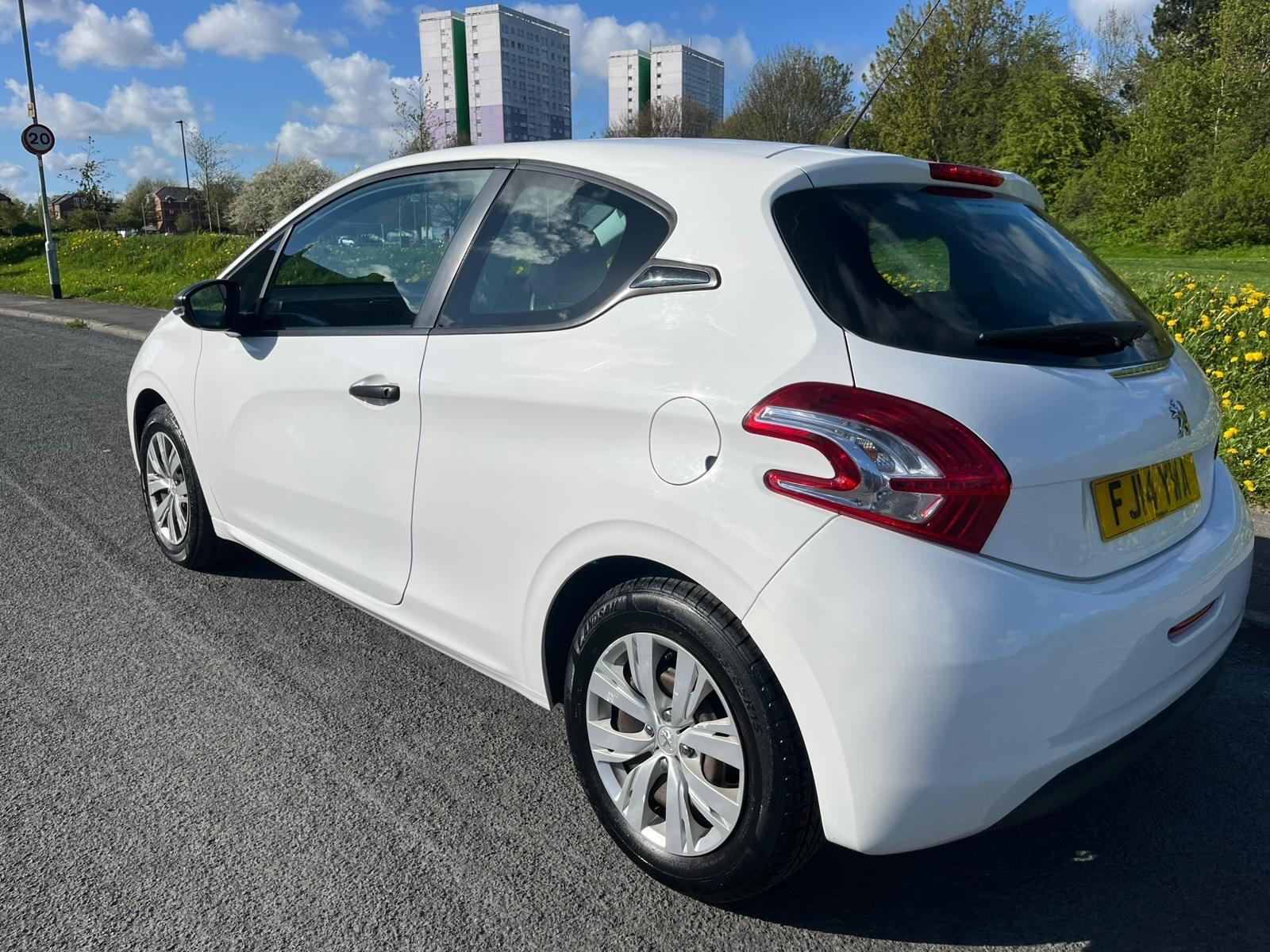 Peugeot 208 - Image 4