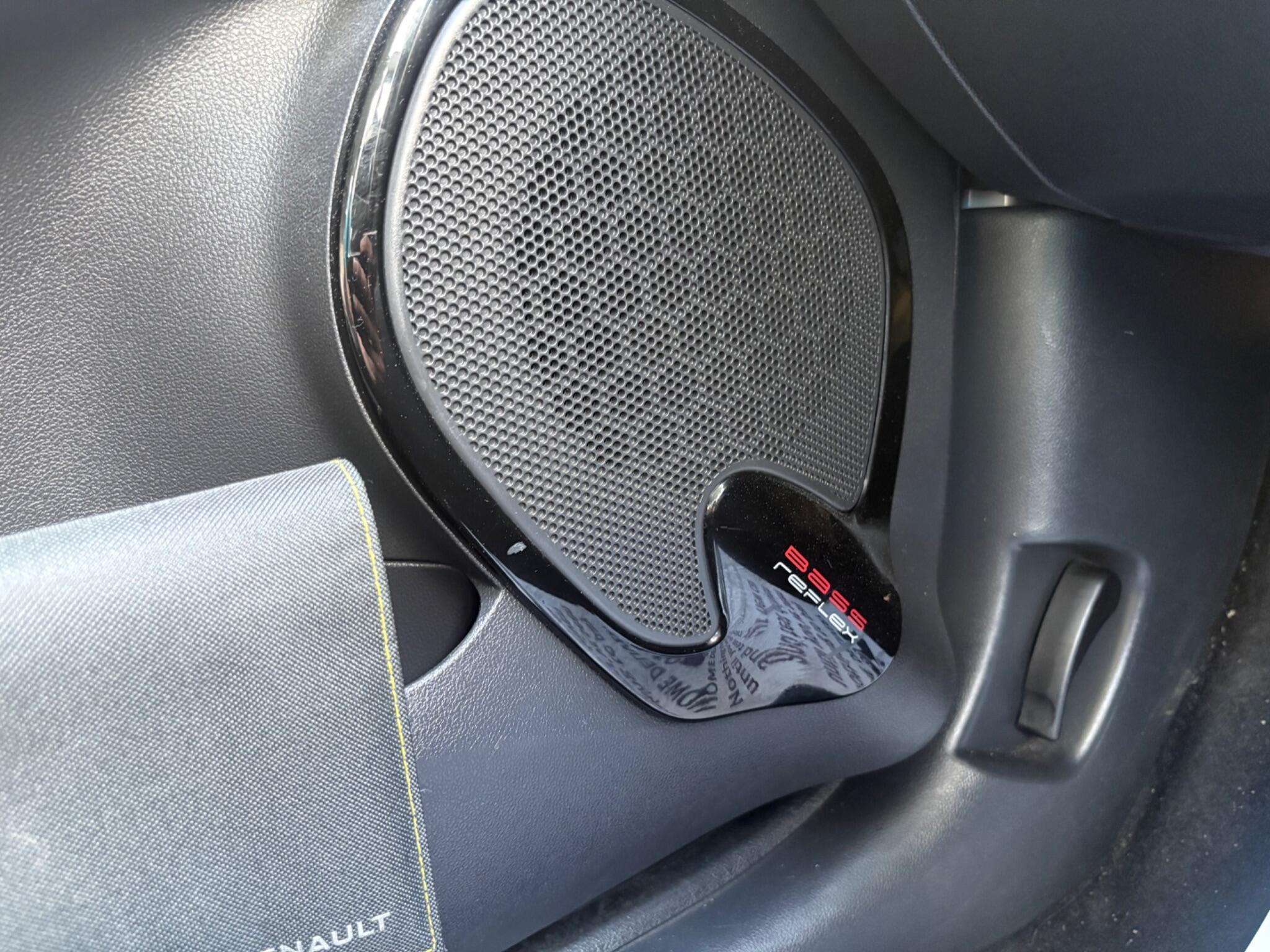 Renault Clio - Image 39