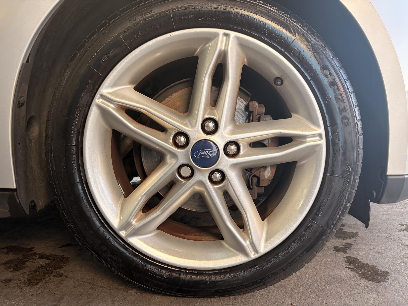 Ford Focus - Image 10