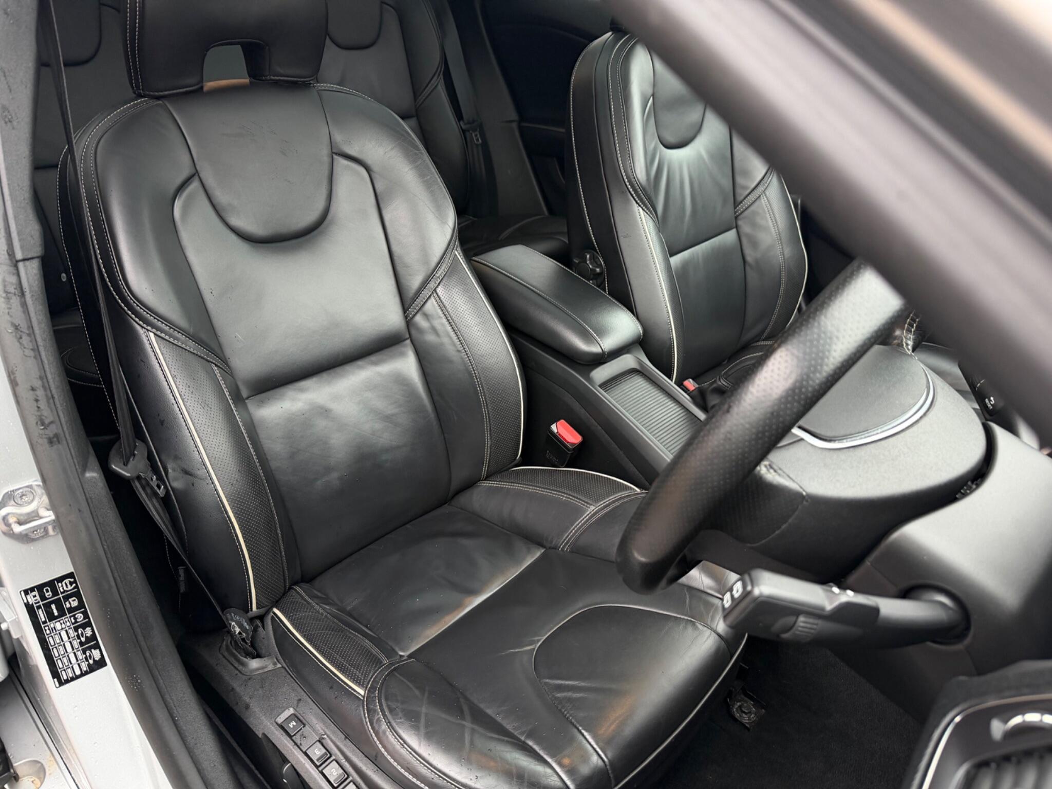 Volvo V40 - Image 11