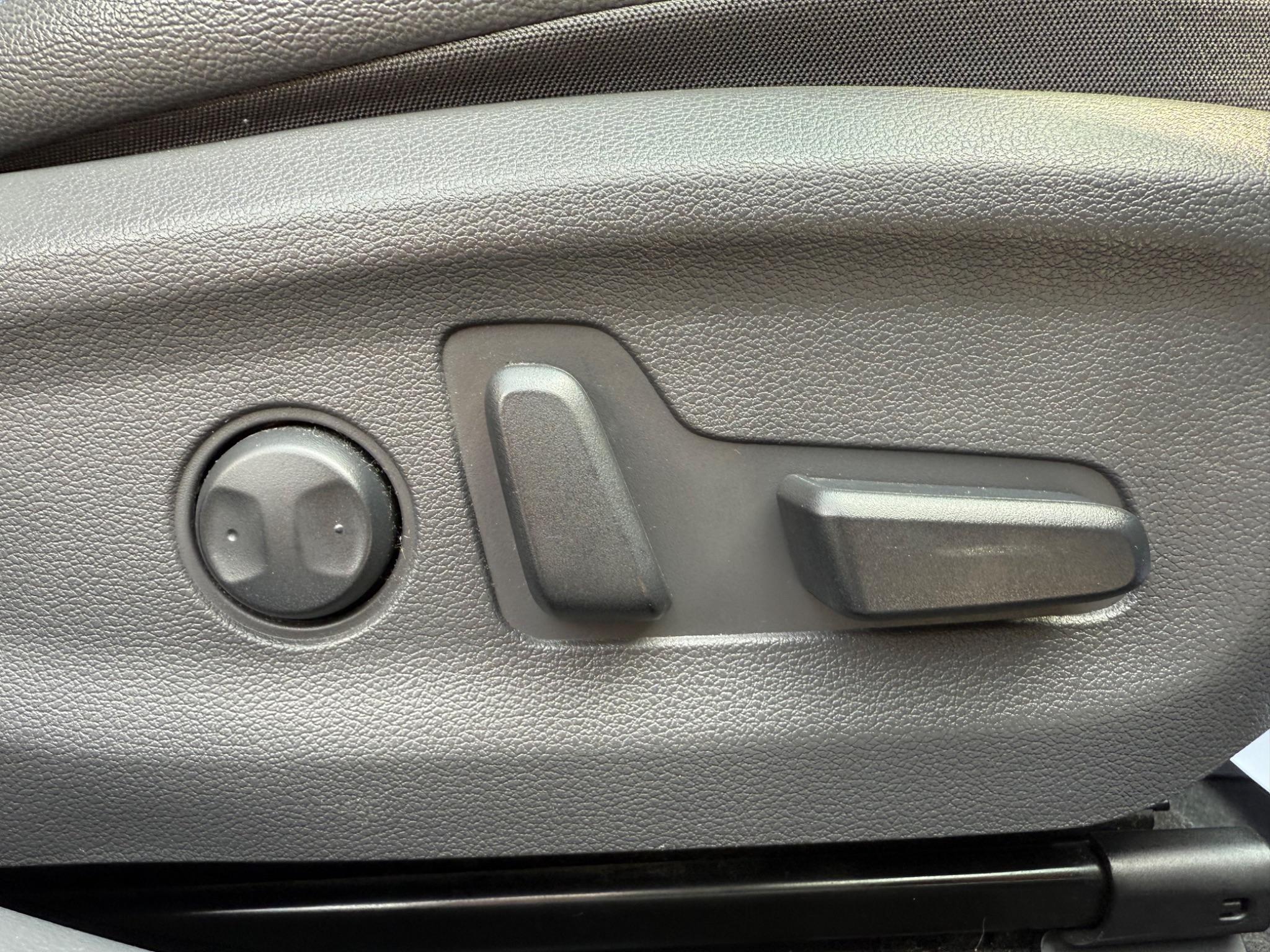 Hyundai Ioniq - Image 24