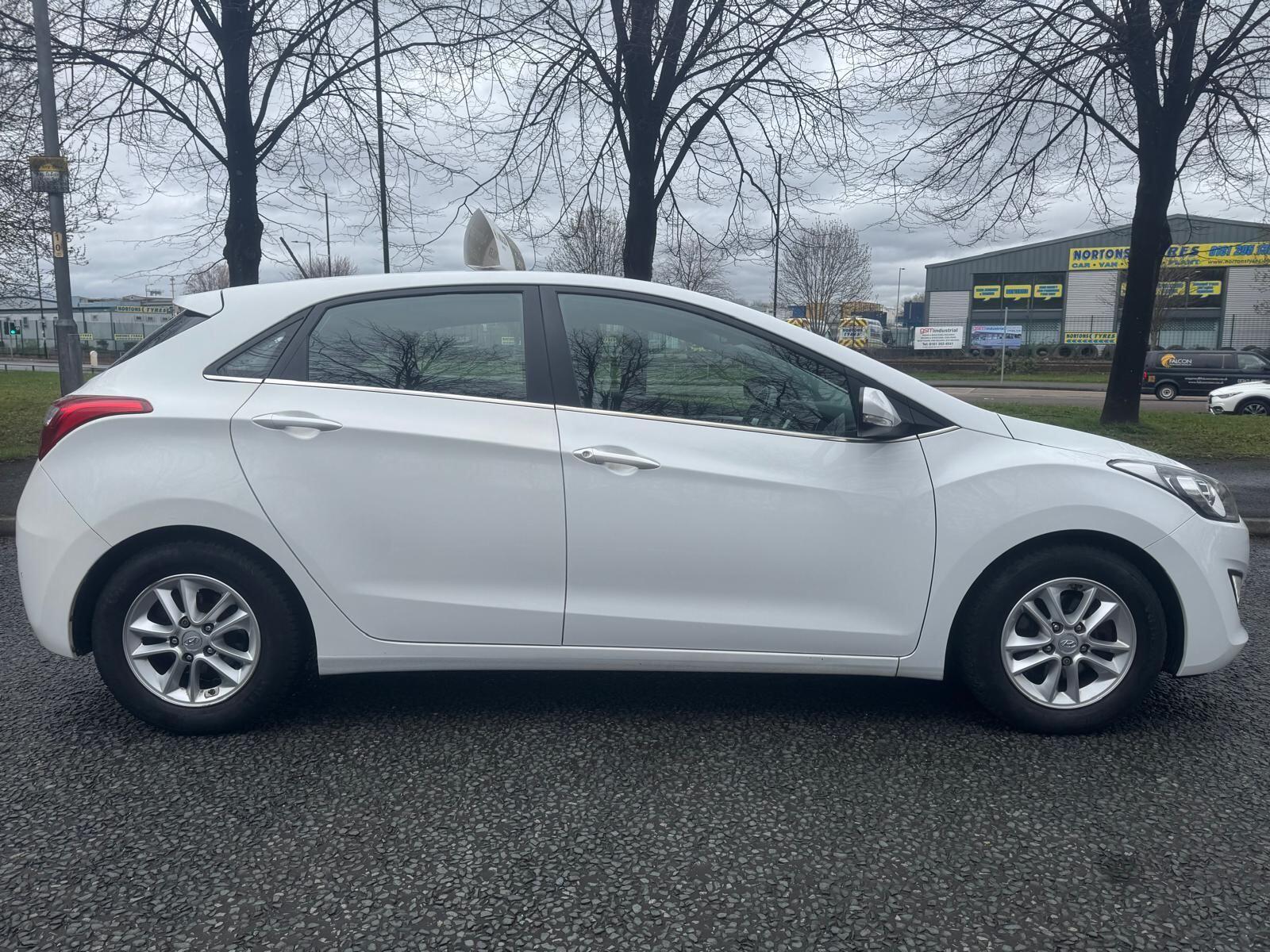 Hyundai i30 - Image 10