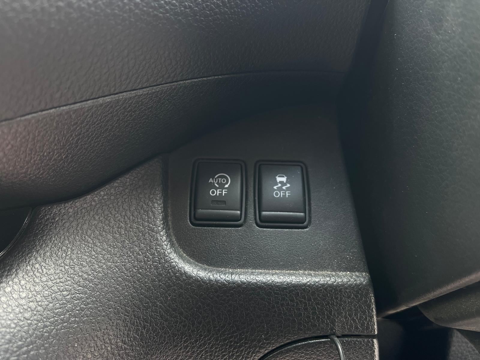 Nissan Serena - Image 28
