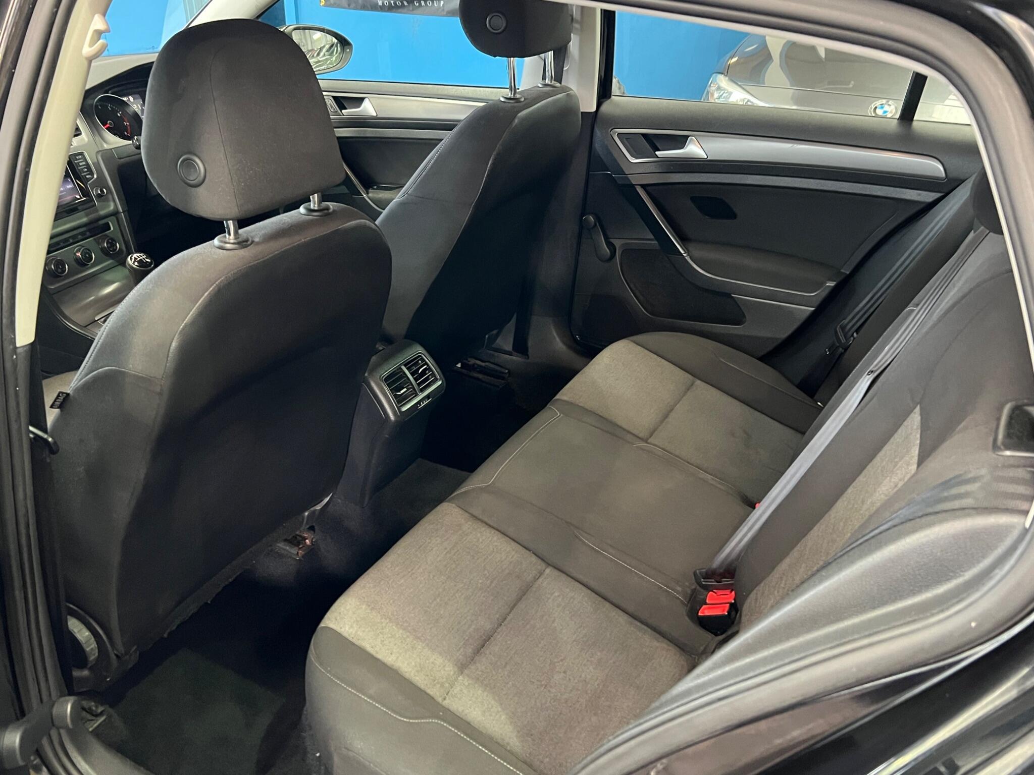 Volkswagen Golf - Image 20