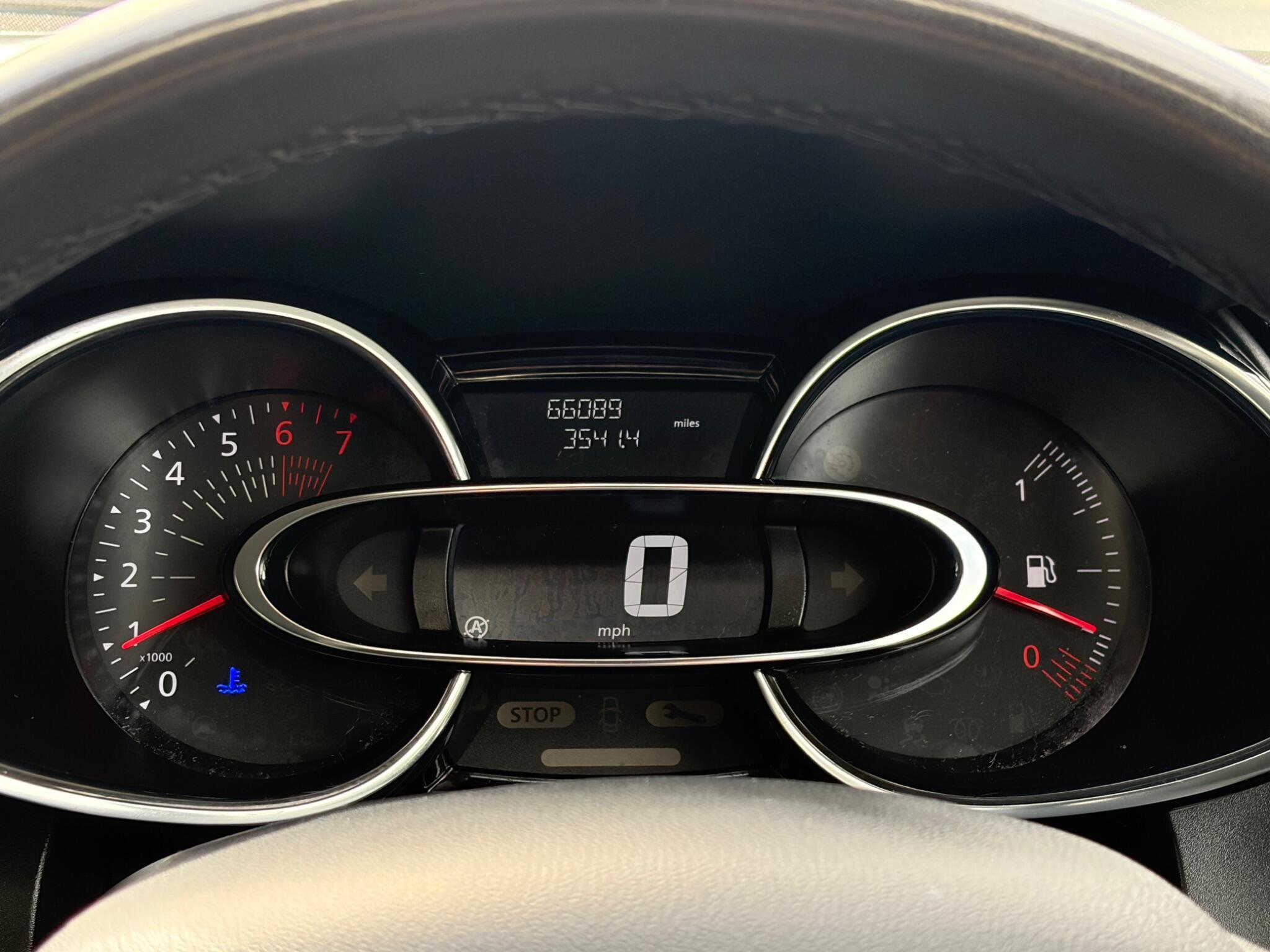 Renault Clio - Image 32