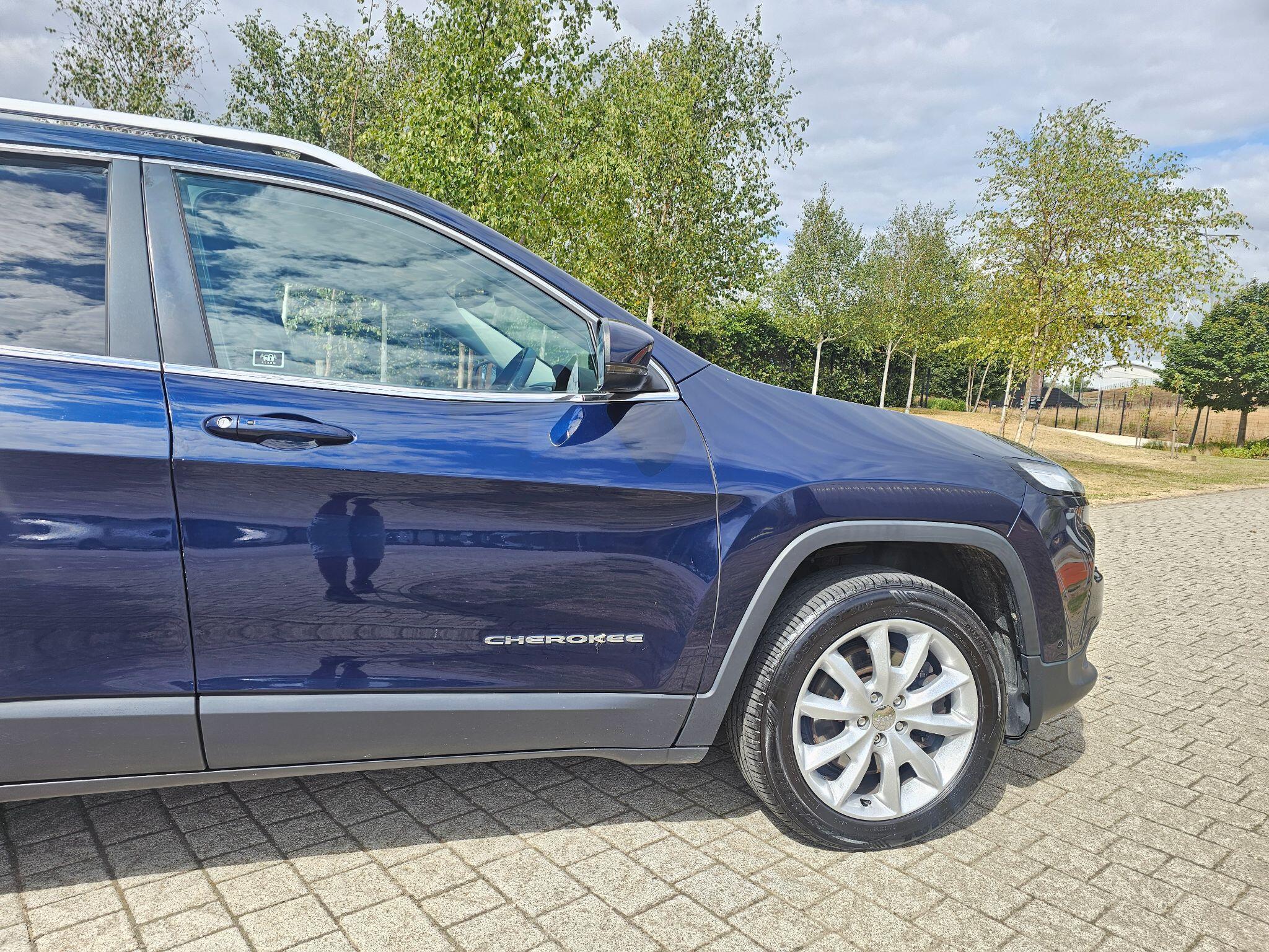 Jeep Cherokee - Image 8