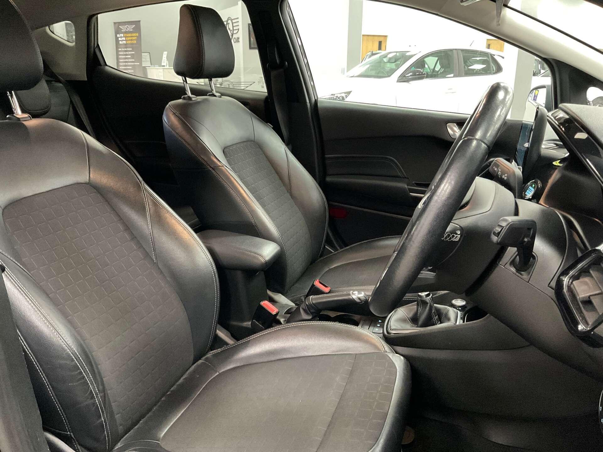 Ford Fiesta - Image 11