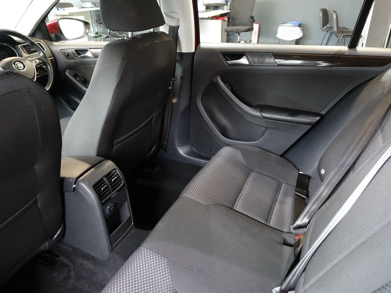 Volkswagen Jetta - Image 21