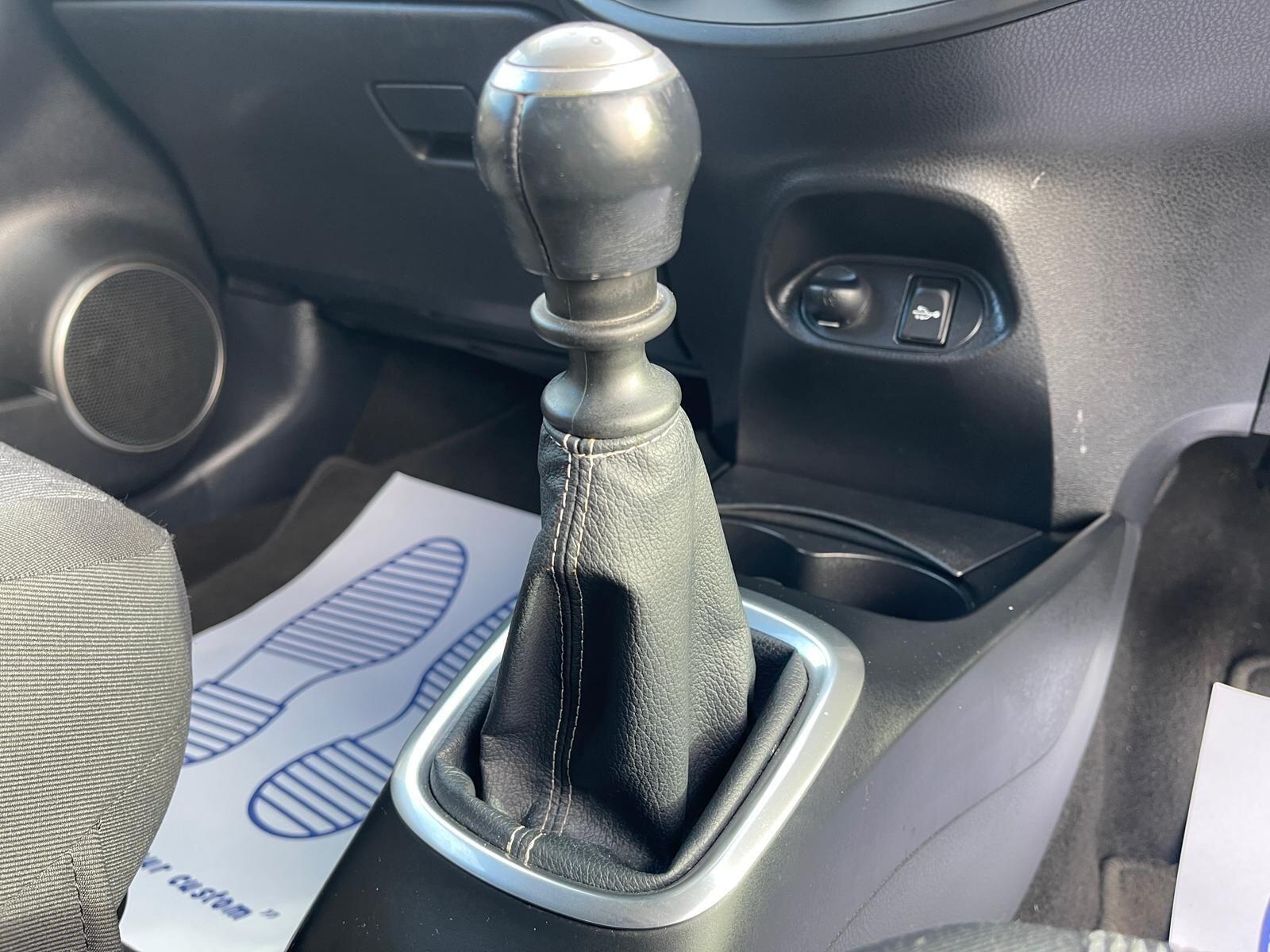 Toyota Yaris - Image 18