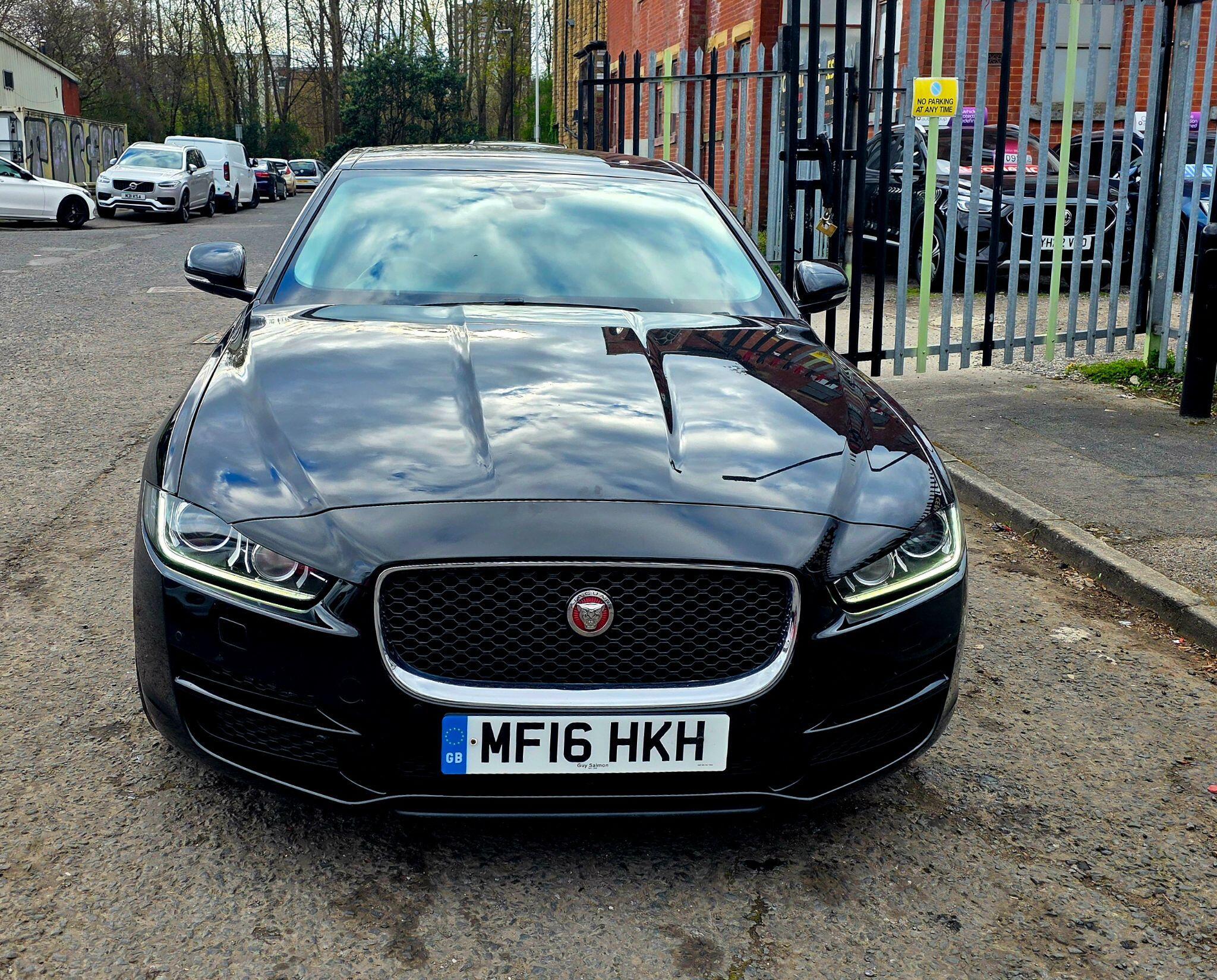 Jaguar XE - Image 3