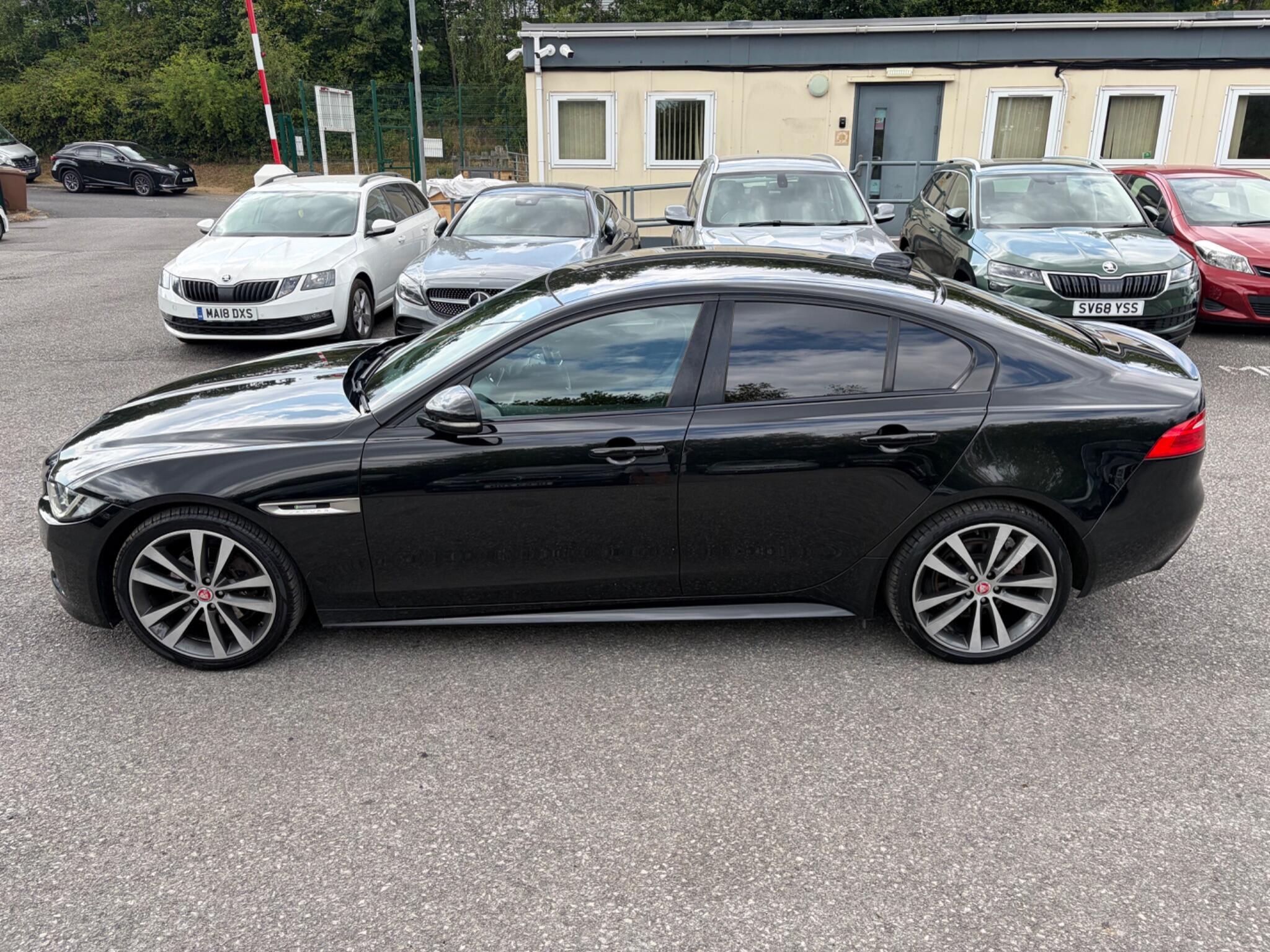 Jaguar XE - Image 10