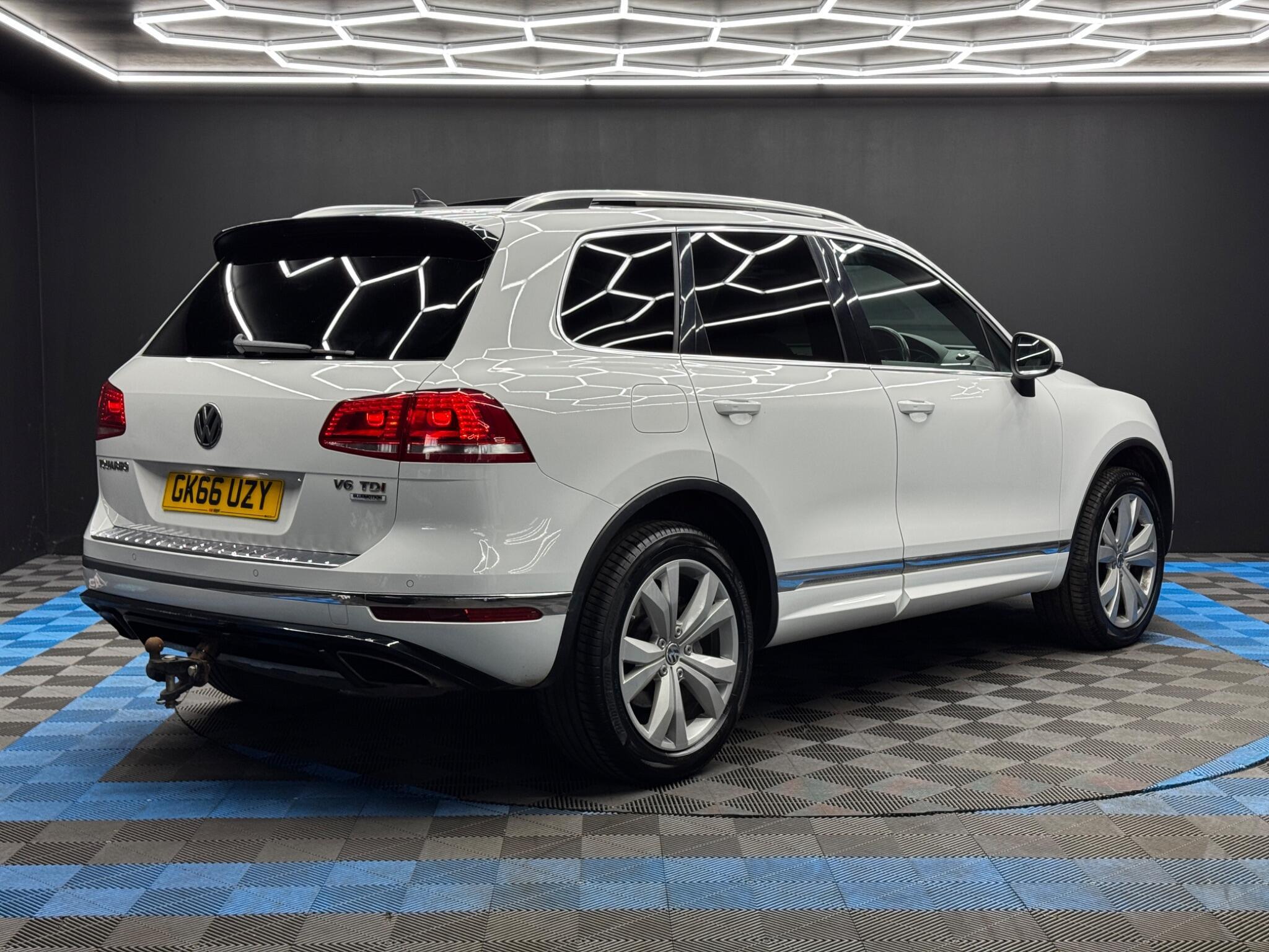 Volkswagen Touareg - Image 5