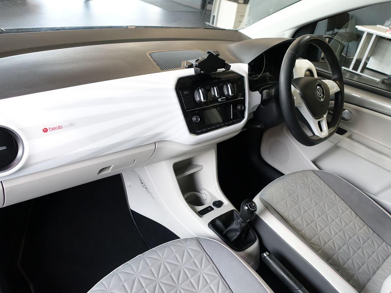 Volkswagen up! - Image 11