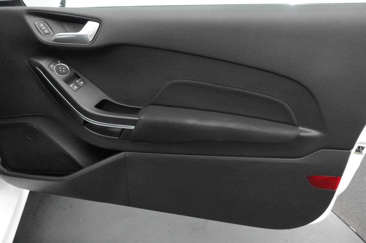 Ford Fiesta - Image 17