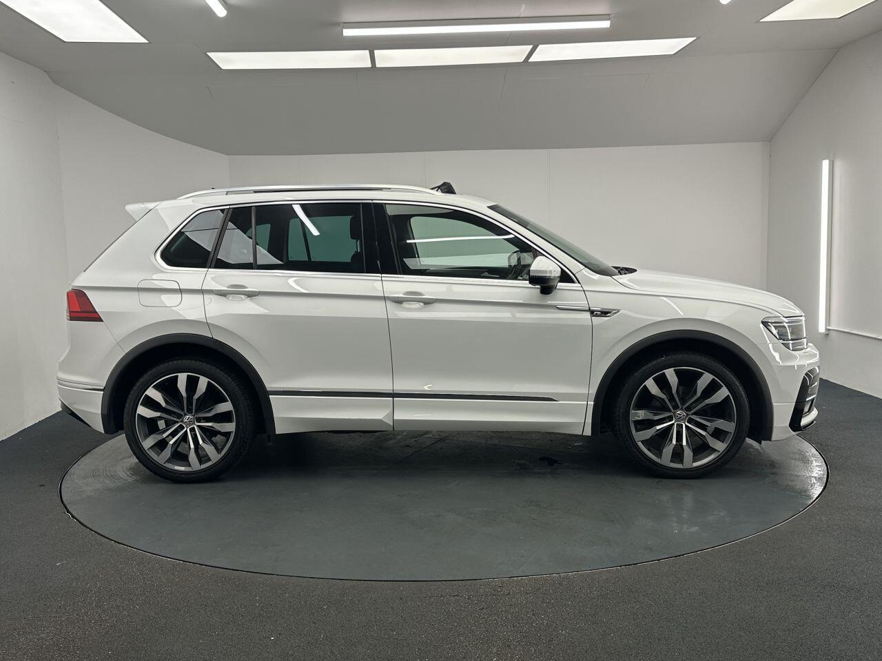 Volkswagen Tiguan - Image 11