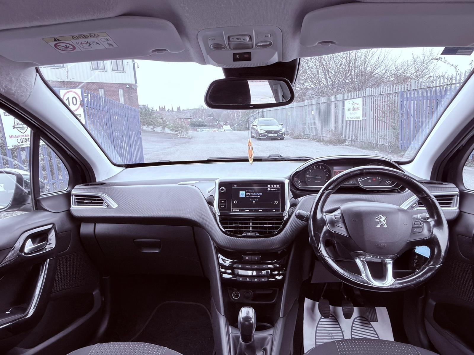 Peugeot 208 - Image 19