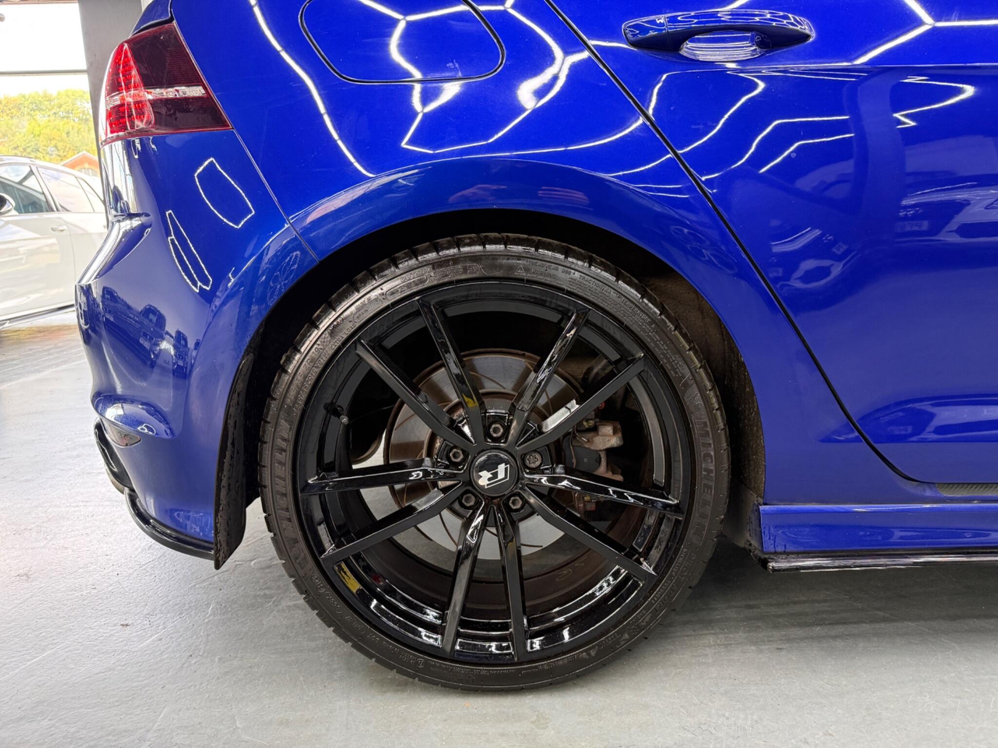 Volkswagen Golf - Image 19