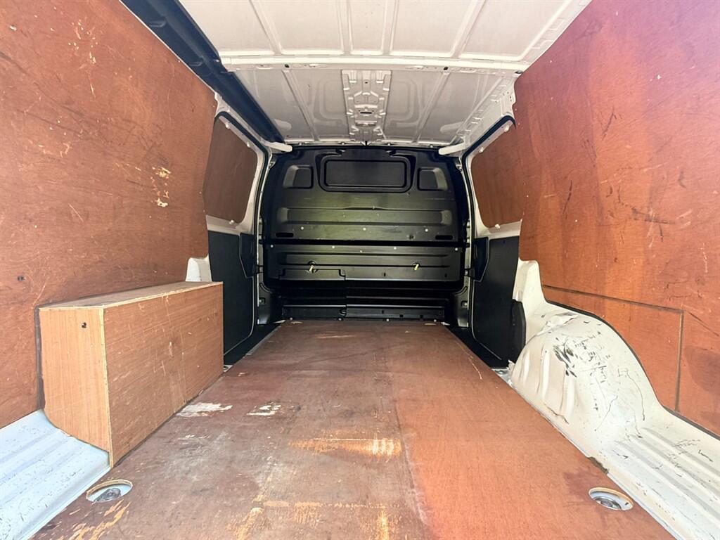 Vauxhall Vivaro - Image 10