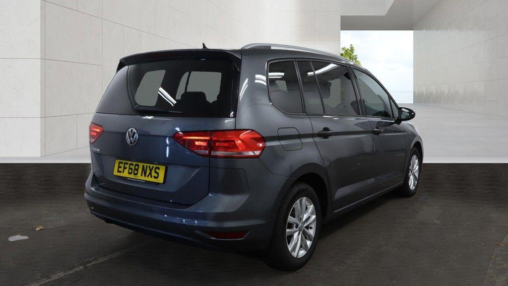 Volkswagen Touran - Image 4
