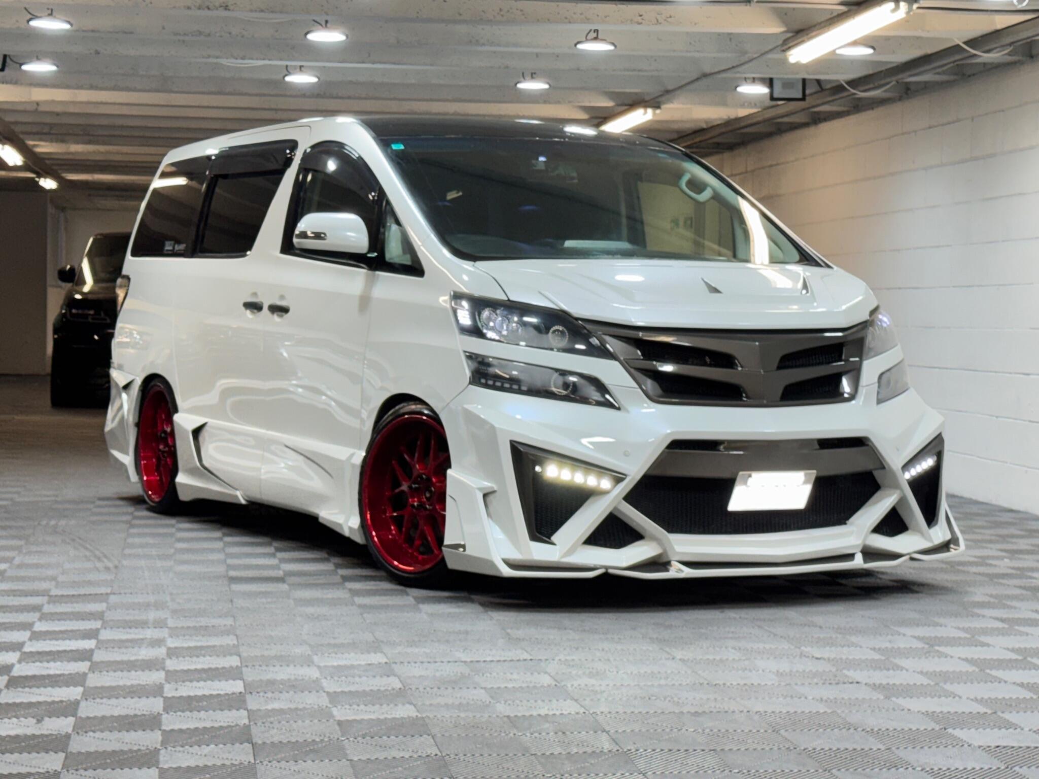 Toyota Vellfire - Image 17