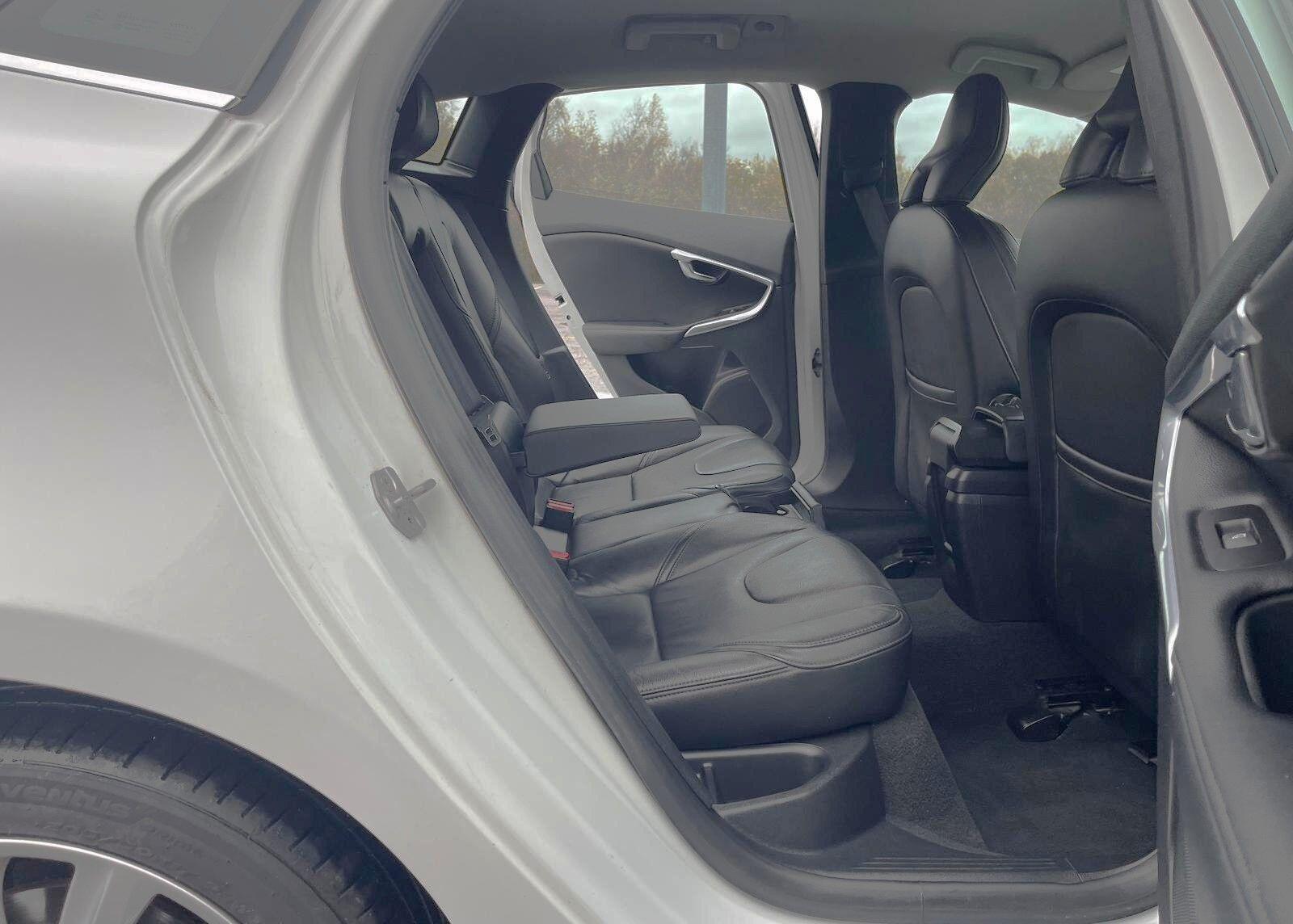 Volvo V40 - Image 25