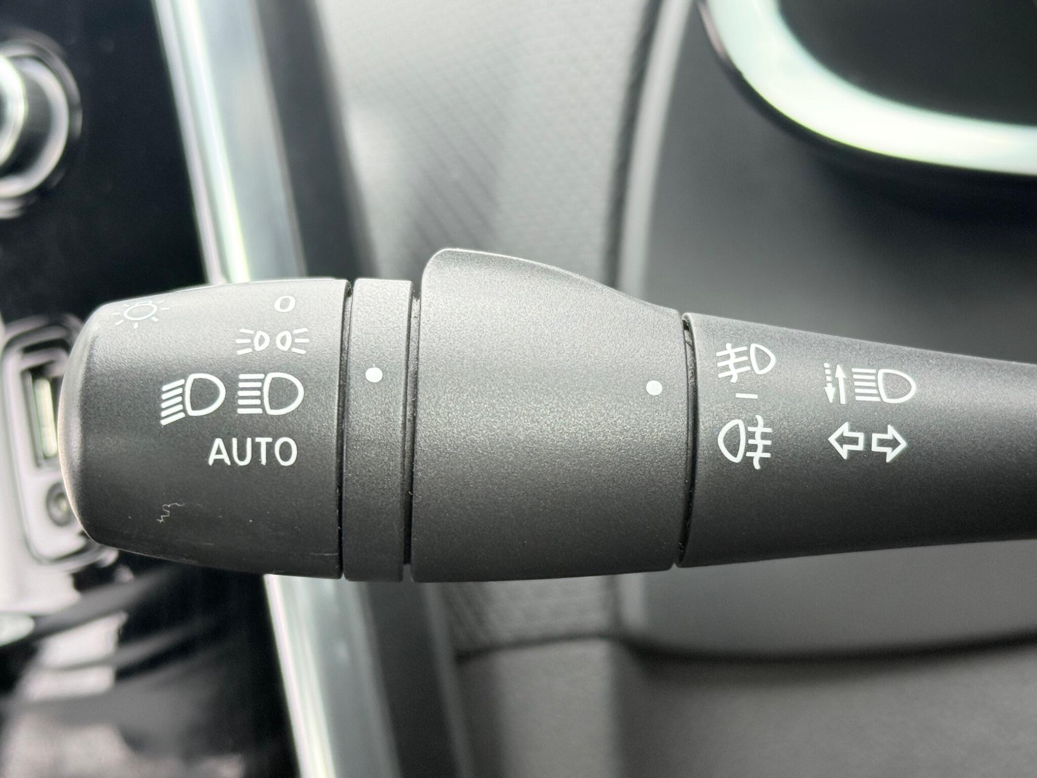 Renault Clio - Image 57