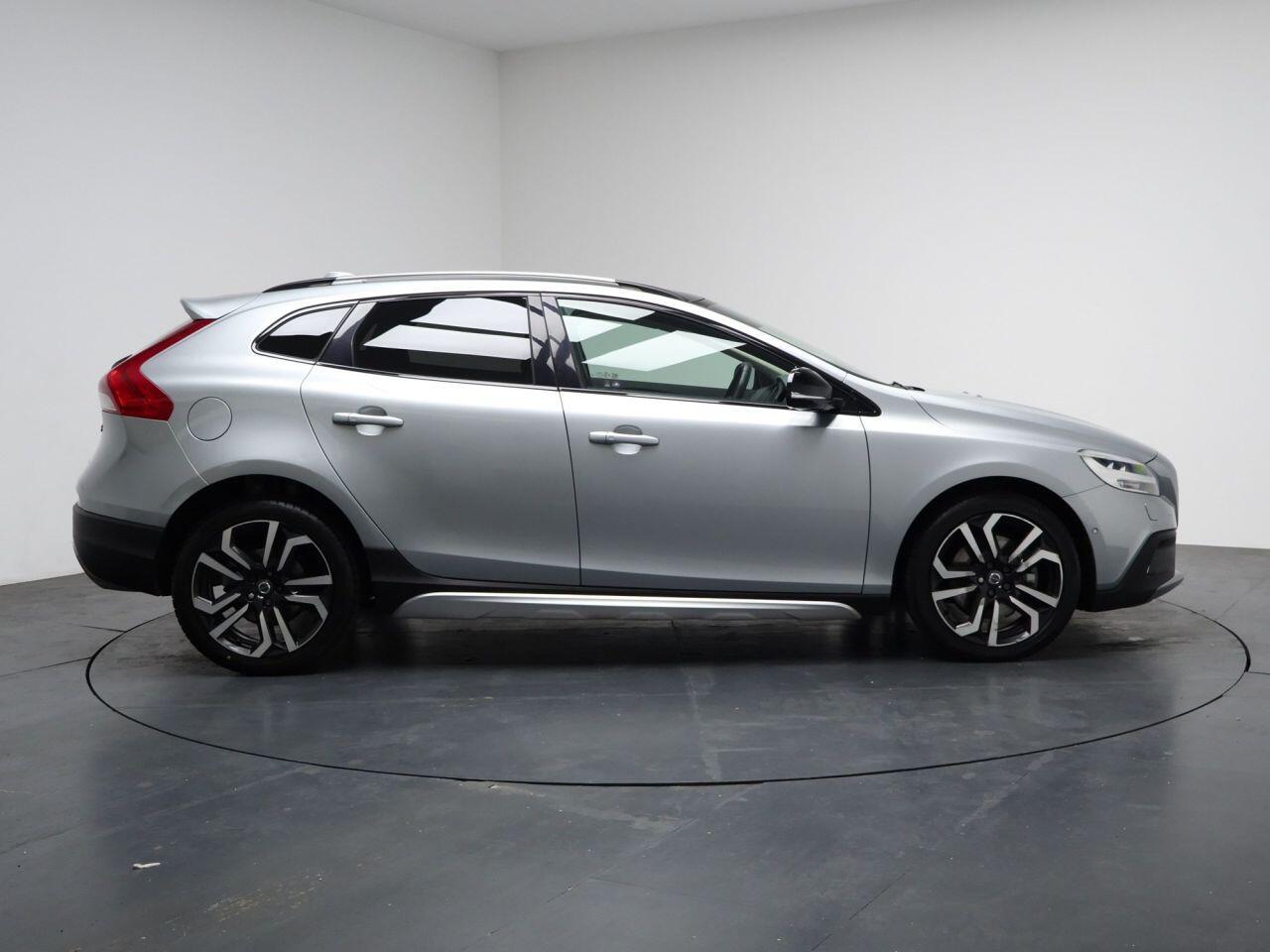 Volvo V40 CROSS COUNTRY - Image 14