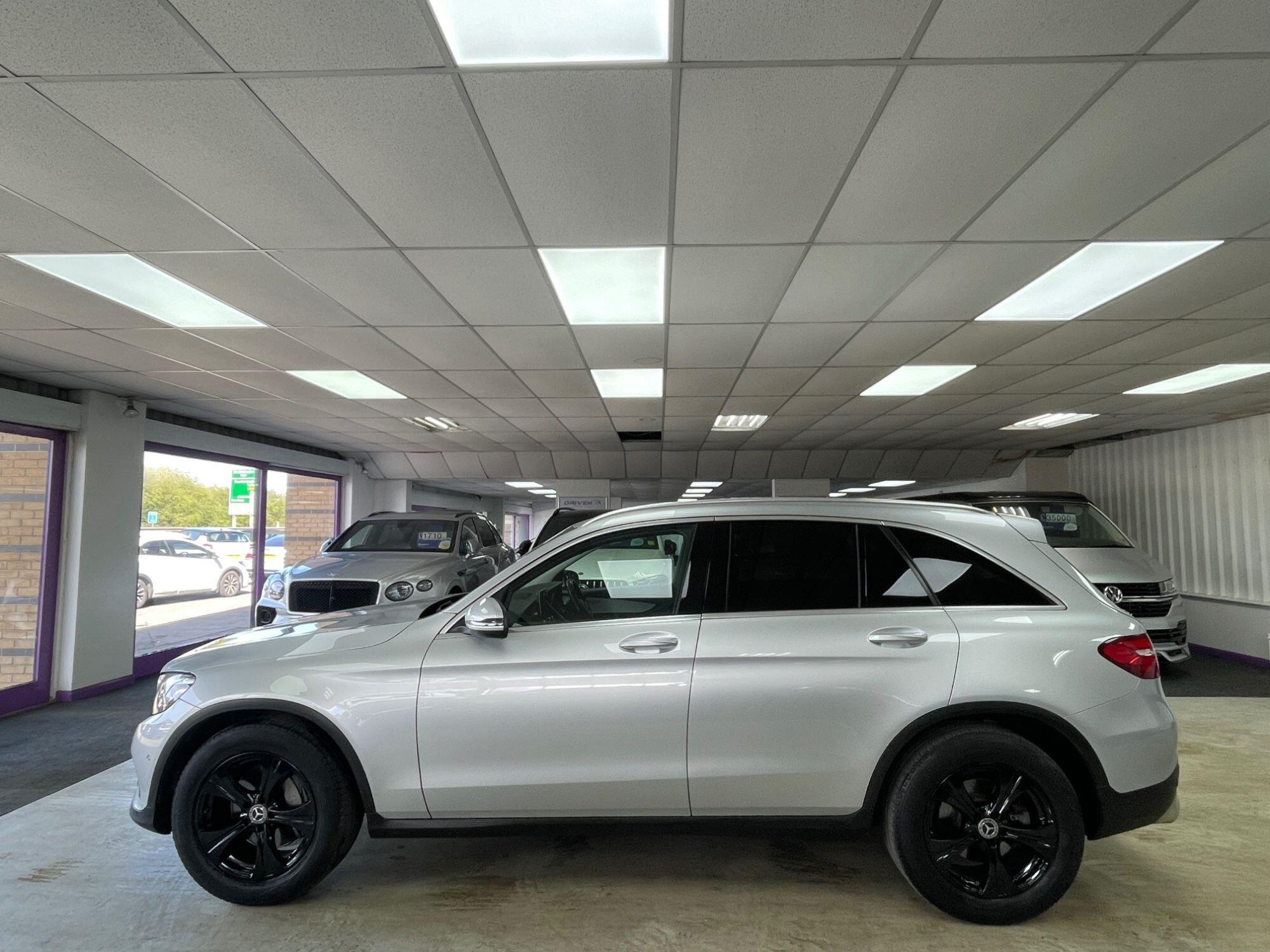 Mercedes GLC - Image 13