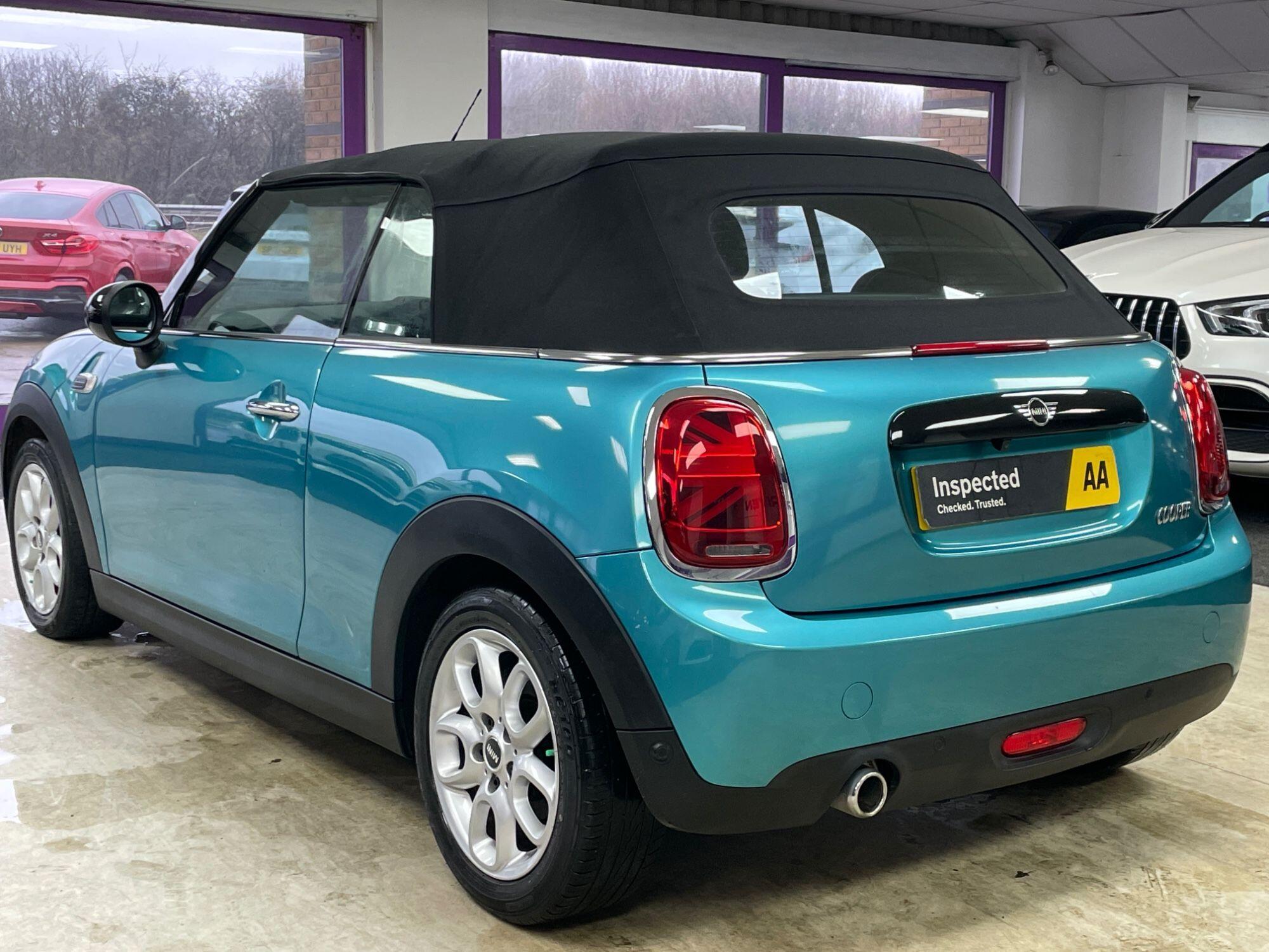 MINI Convertible - Image 11
