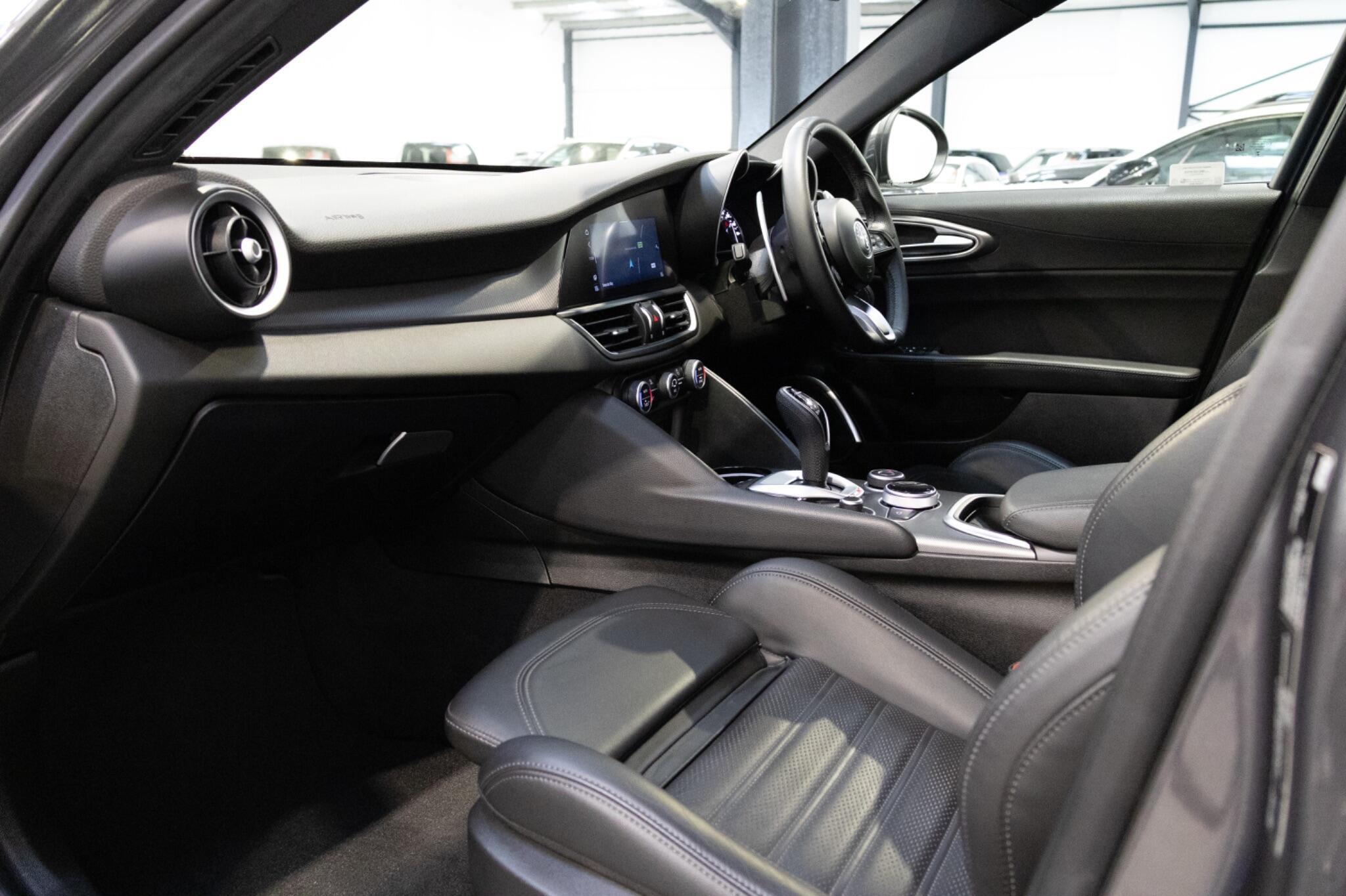 Alfa Romeo Giulia - Image 13