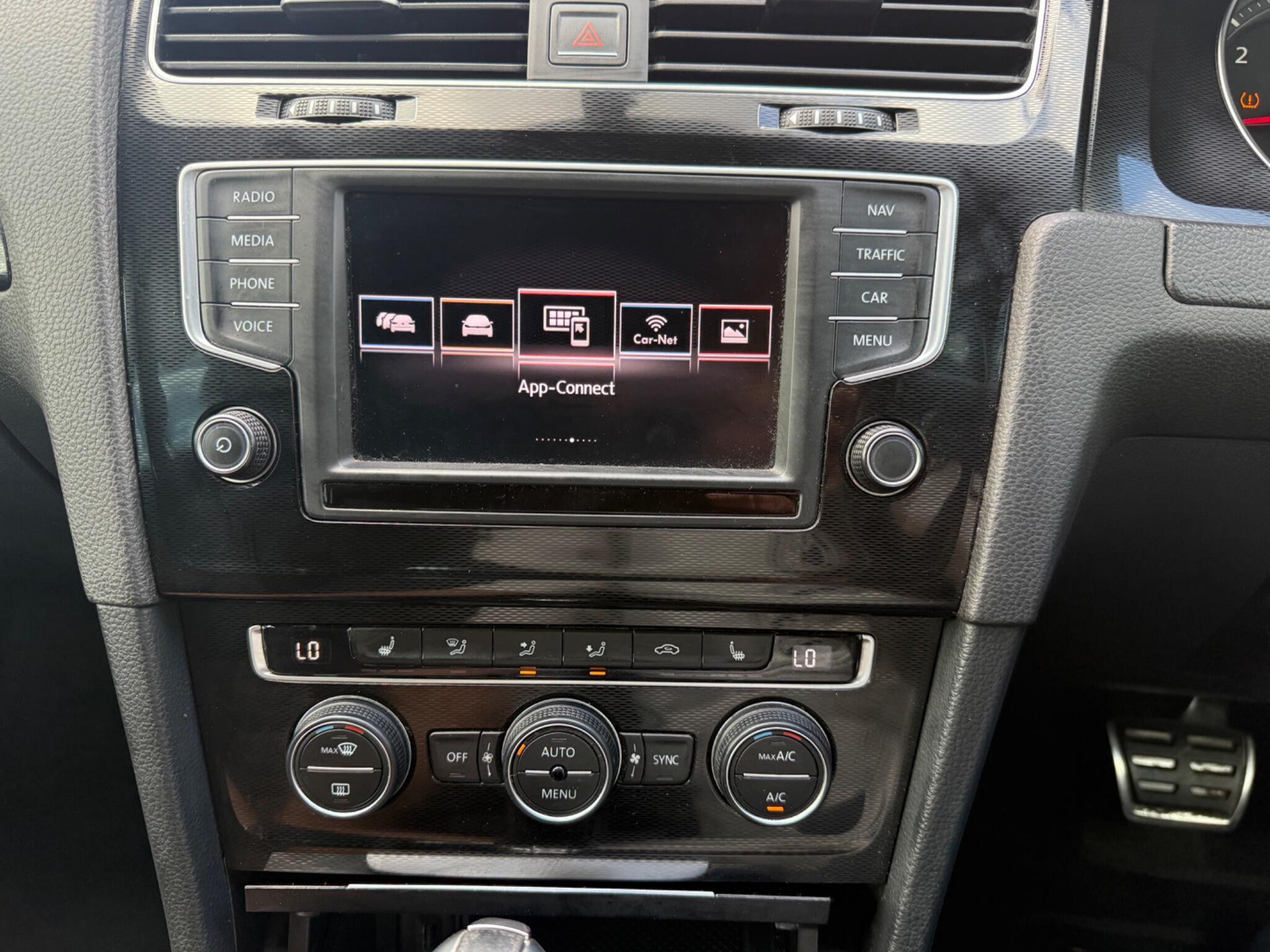 Volkswagen Golf - Image 13