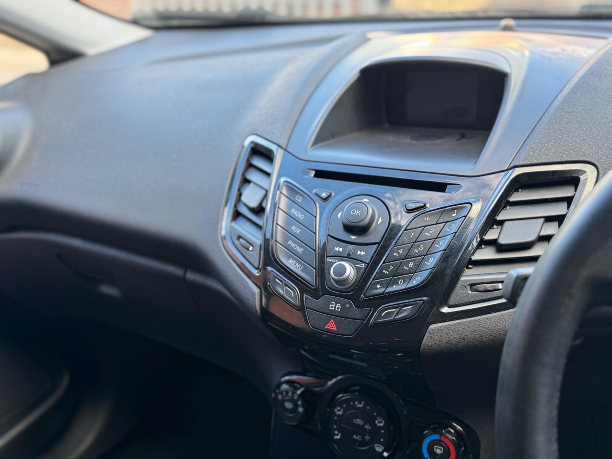 Ford Fiesta - Image 19