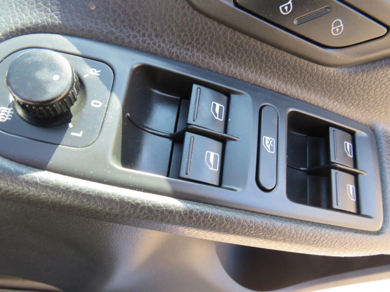 Volkswagen Golf - Image 18