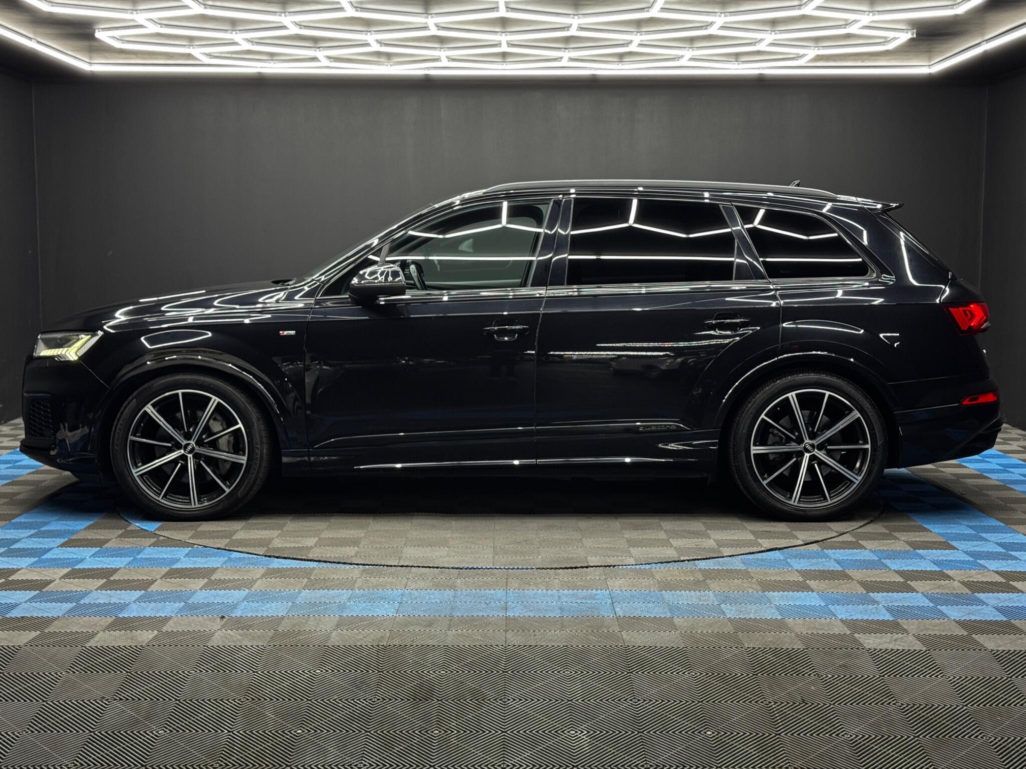 Audi Q7 - Image 8
