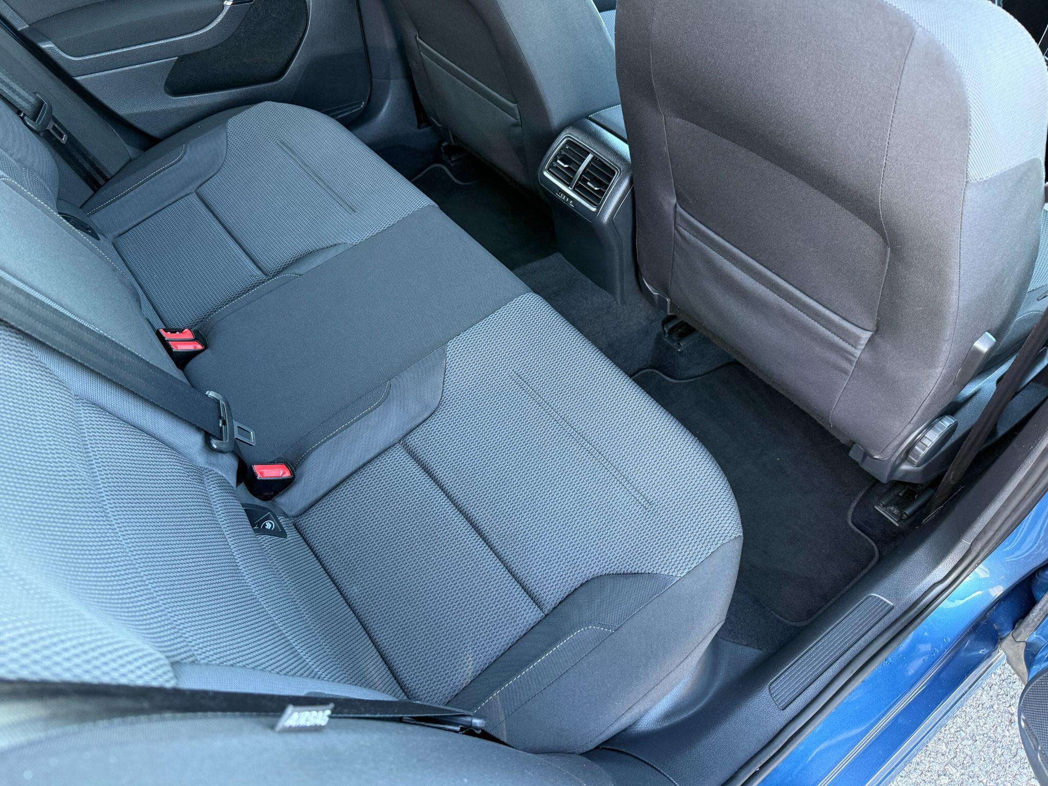Volkswagen Golf - Image 32