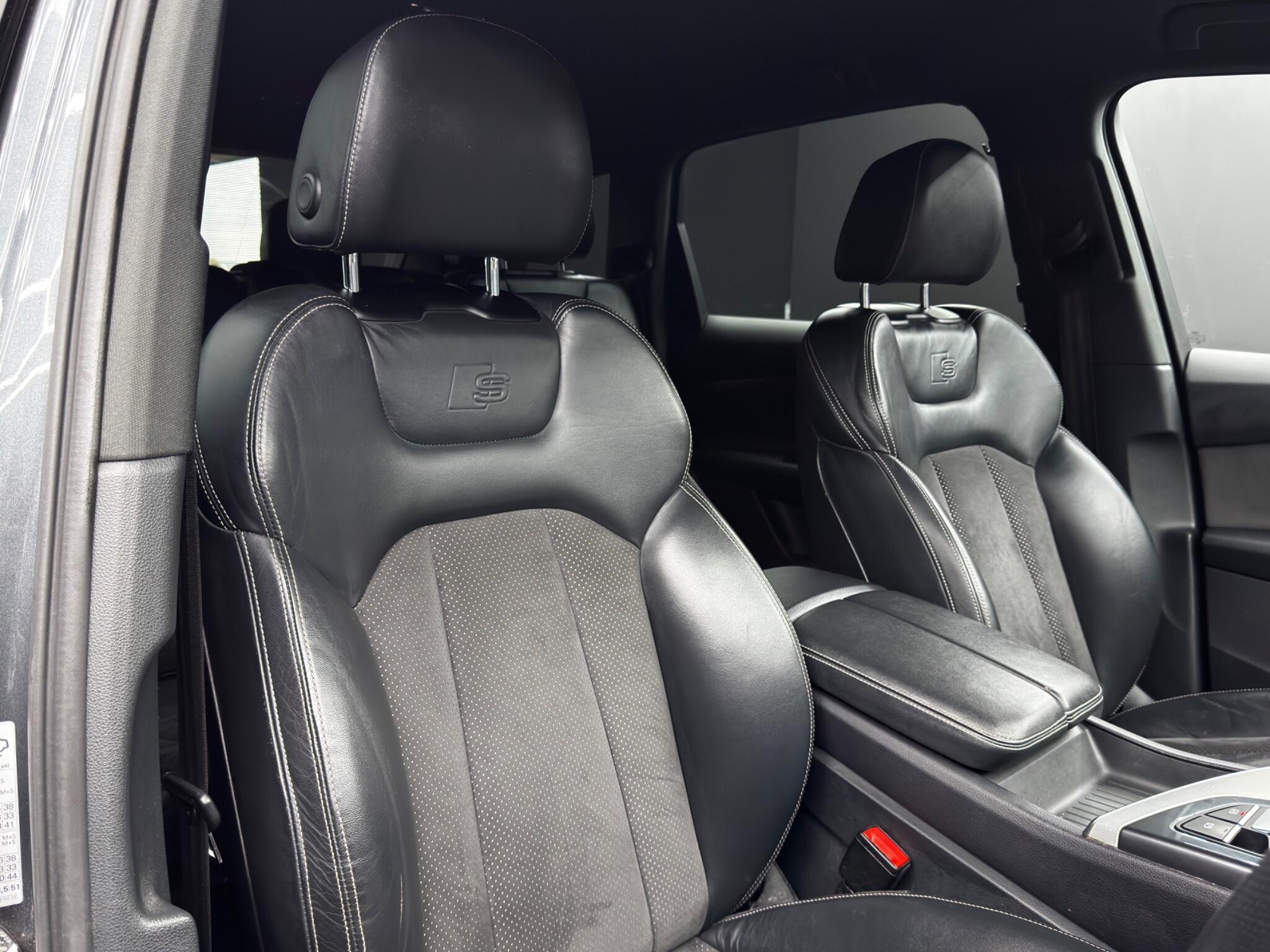 Audi Q7 - Image 12