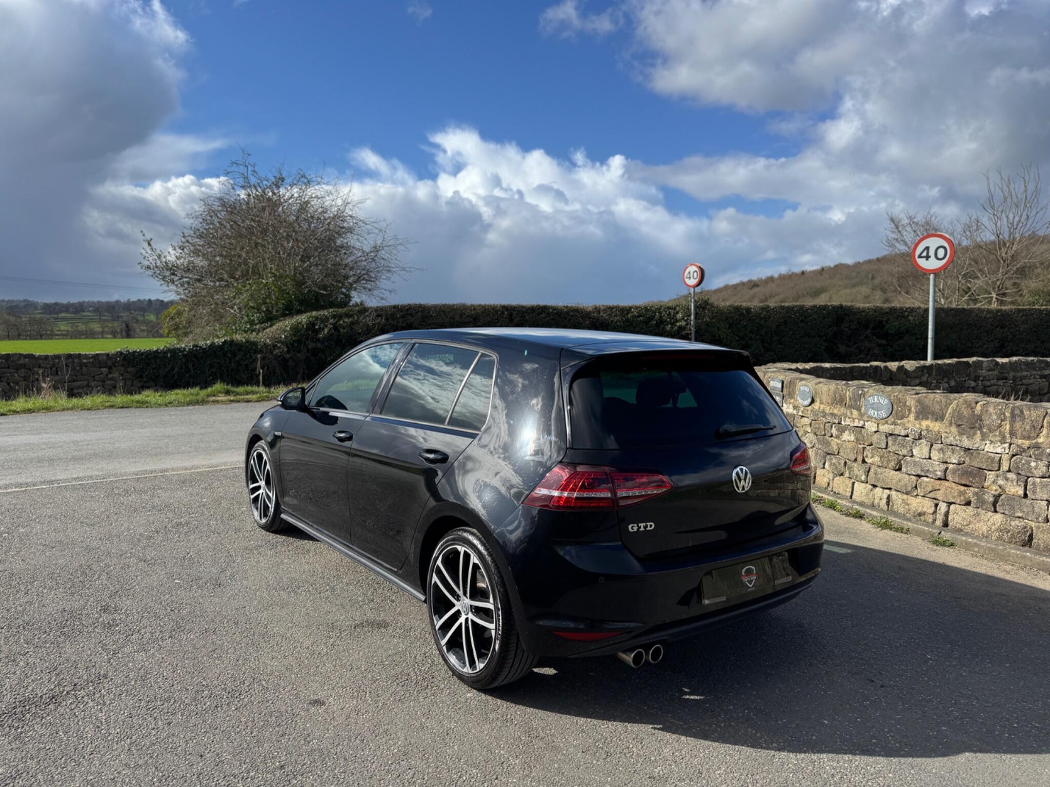 Volkswagen Golf - Image 4