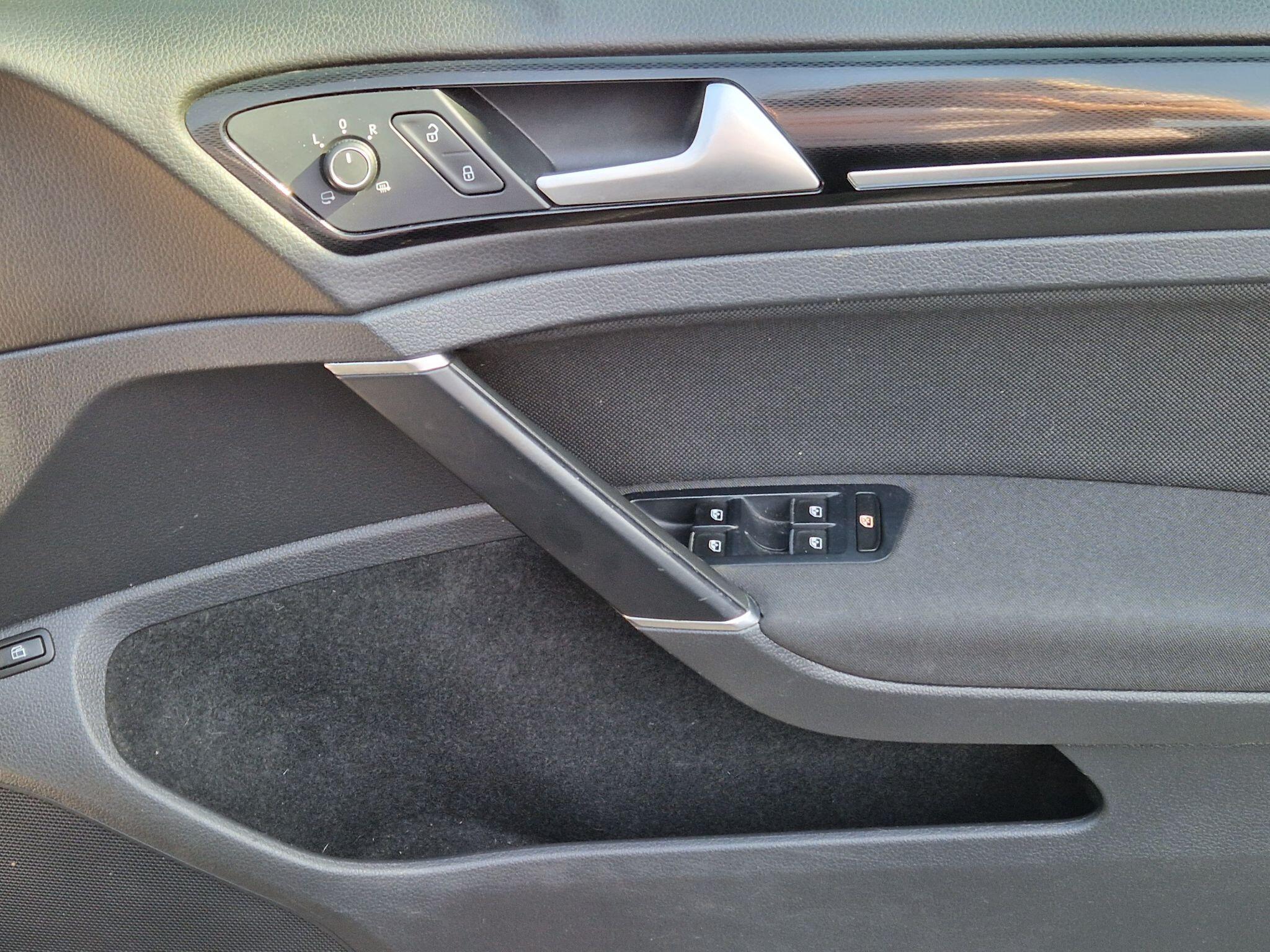 Volkswagen Golf - Image 31