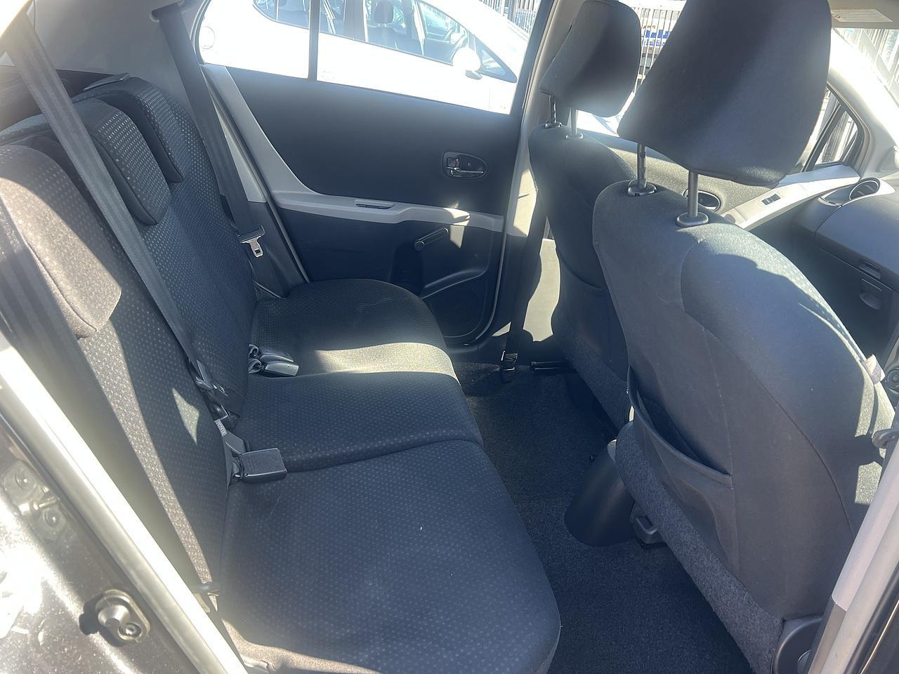 Toyota Yaris - Image 18