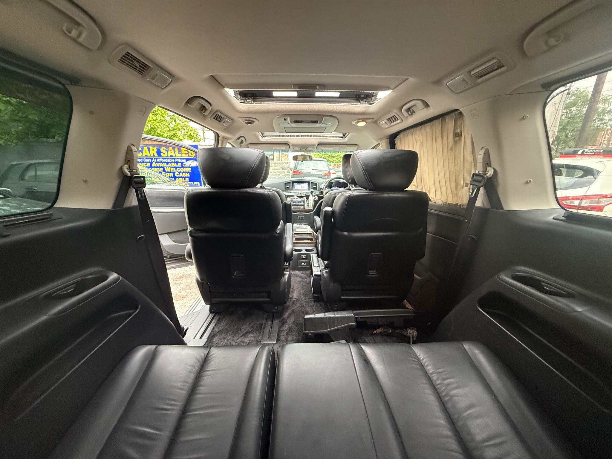 Nissan Elgrand - Image 32