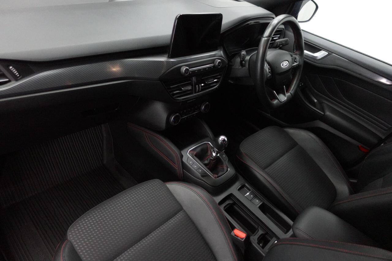 Ford Focus - Image 13